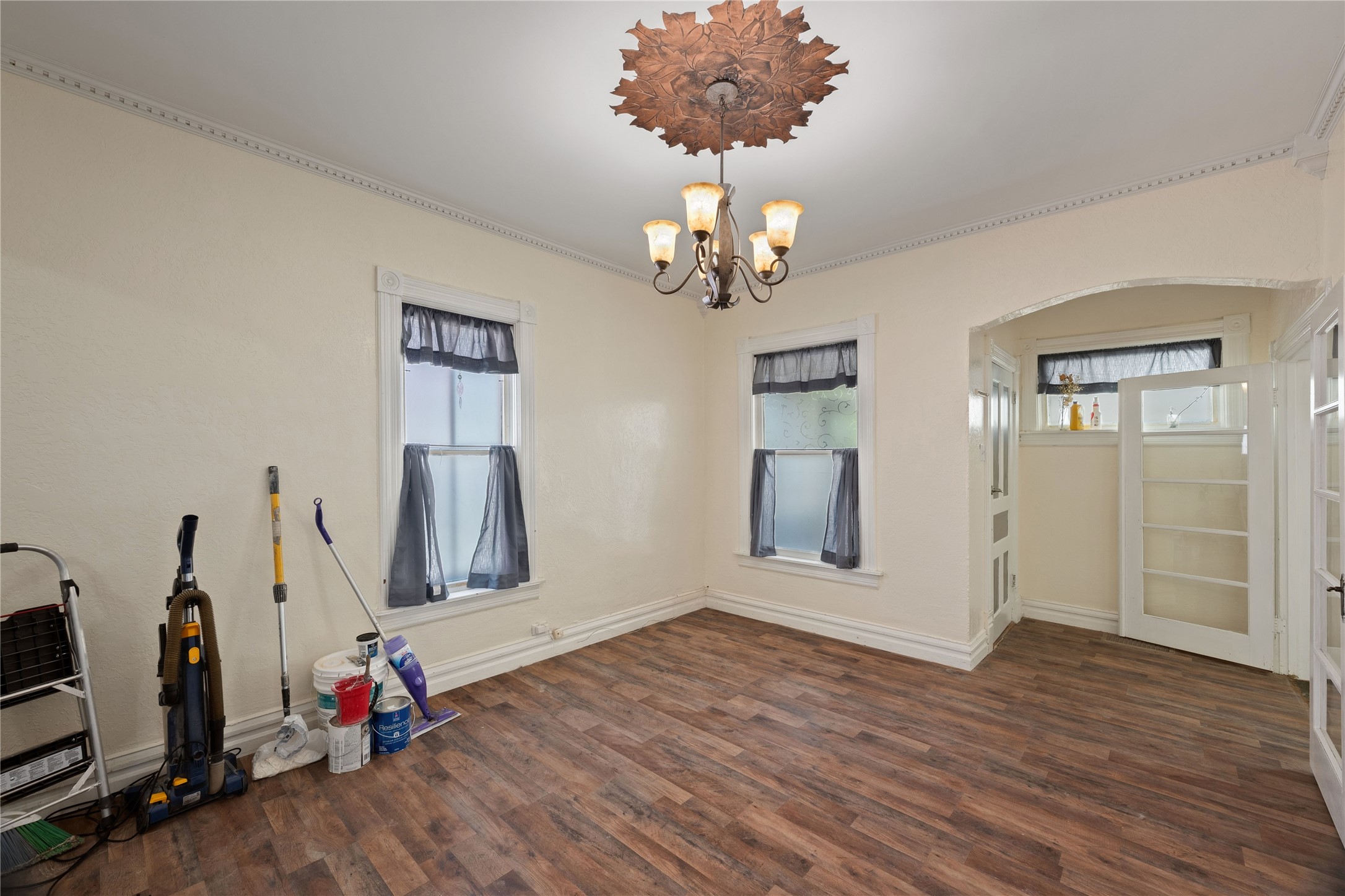 318 W 8th Street Property Photo 4