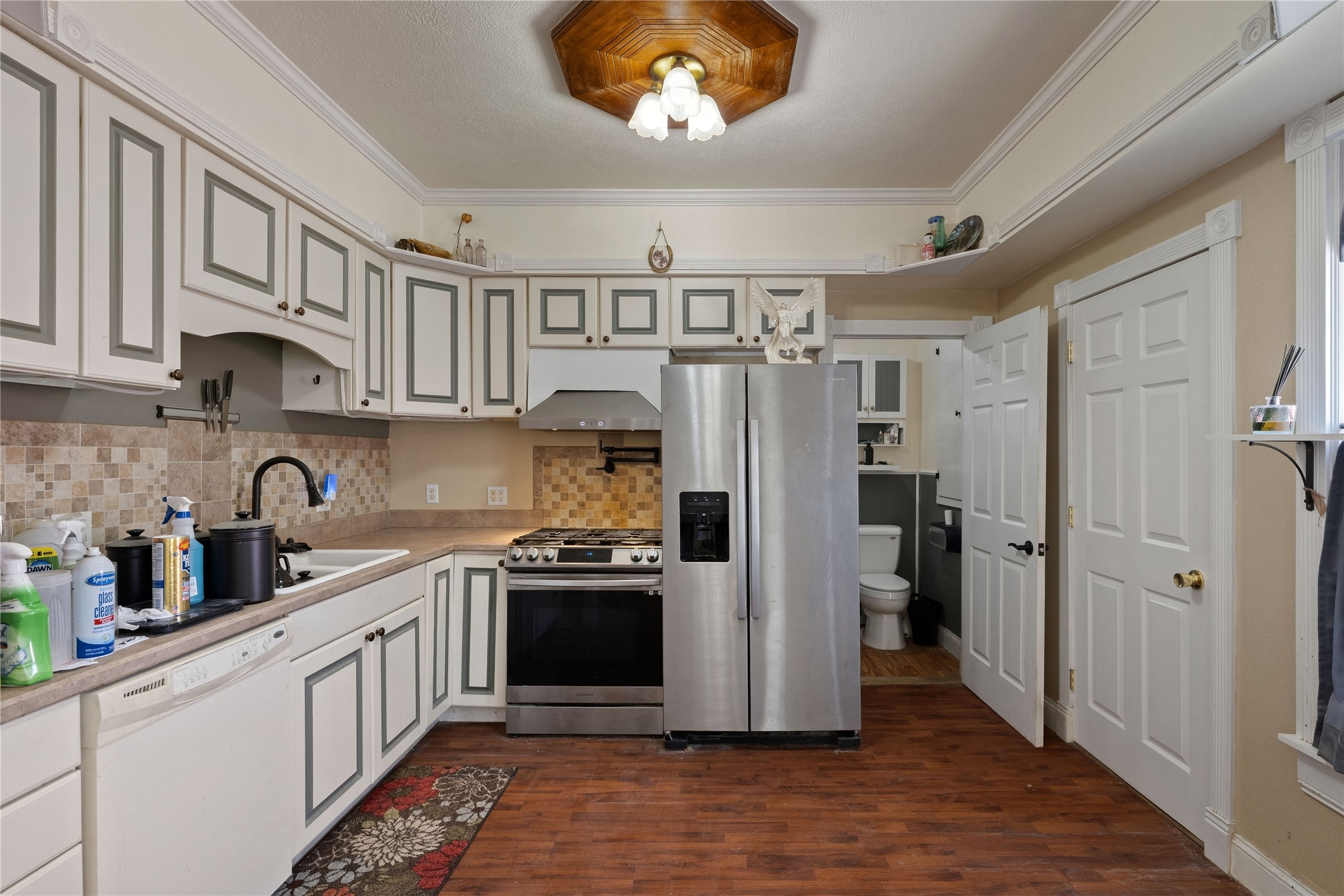 318 W 8th Street Property Photo 5
