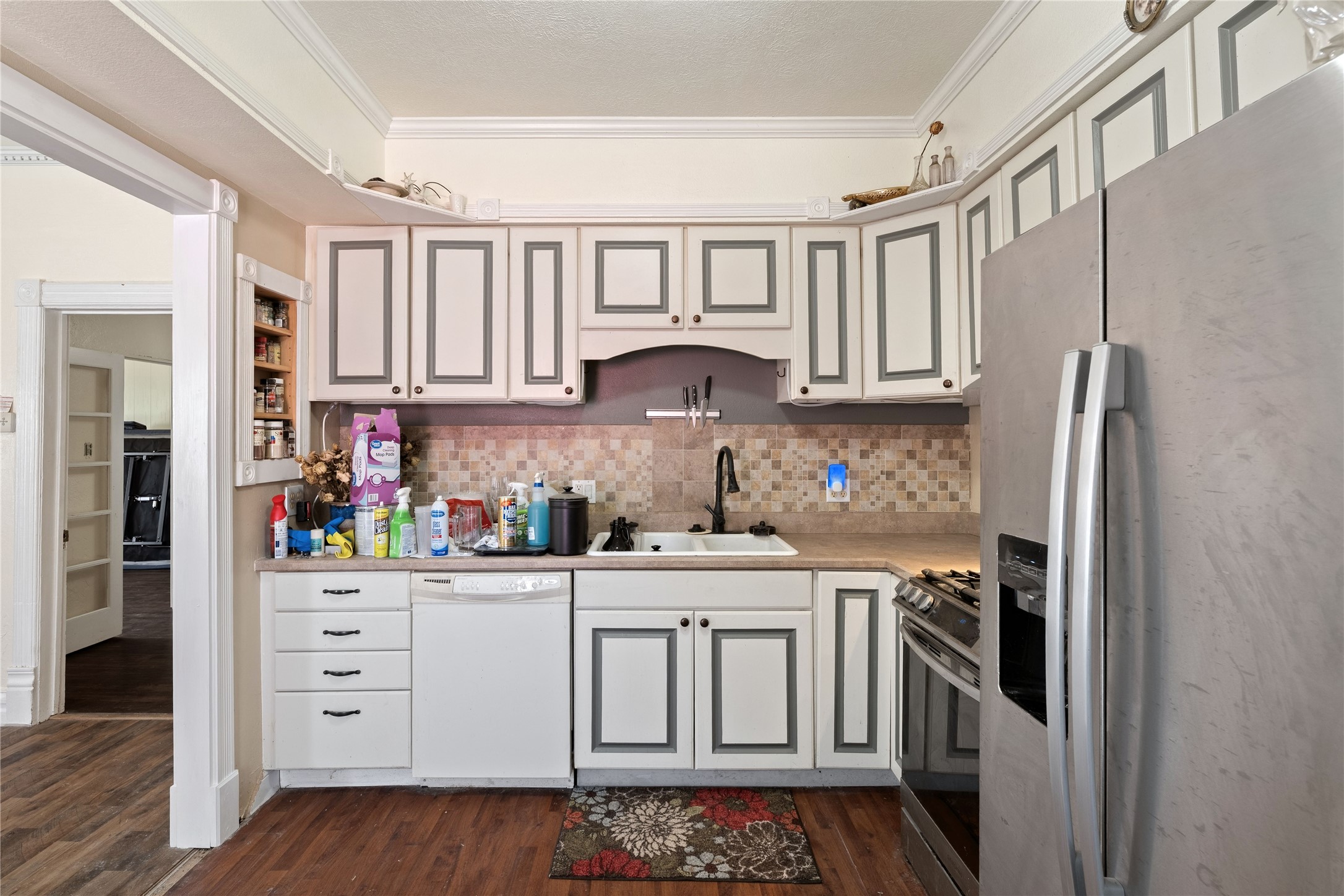 318 W 8th Street Property Photo 6