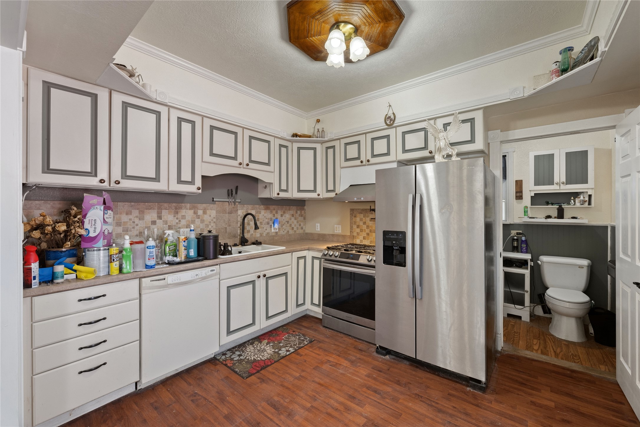 318 W 8th Street Property Photo 7