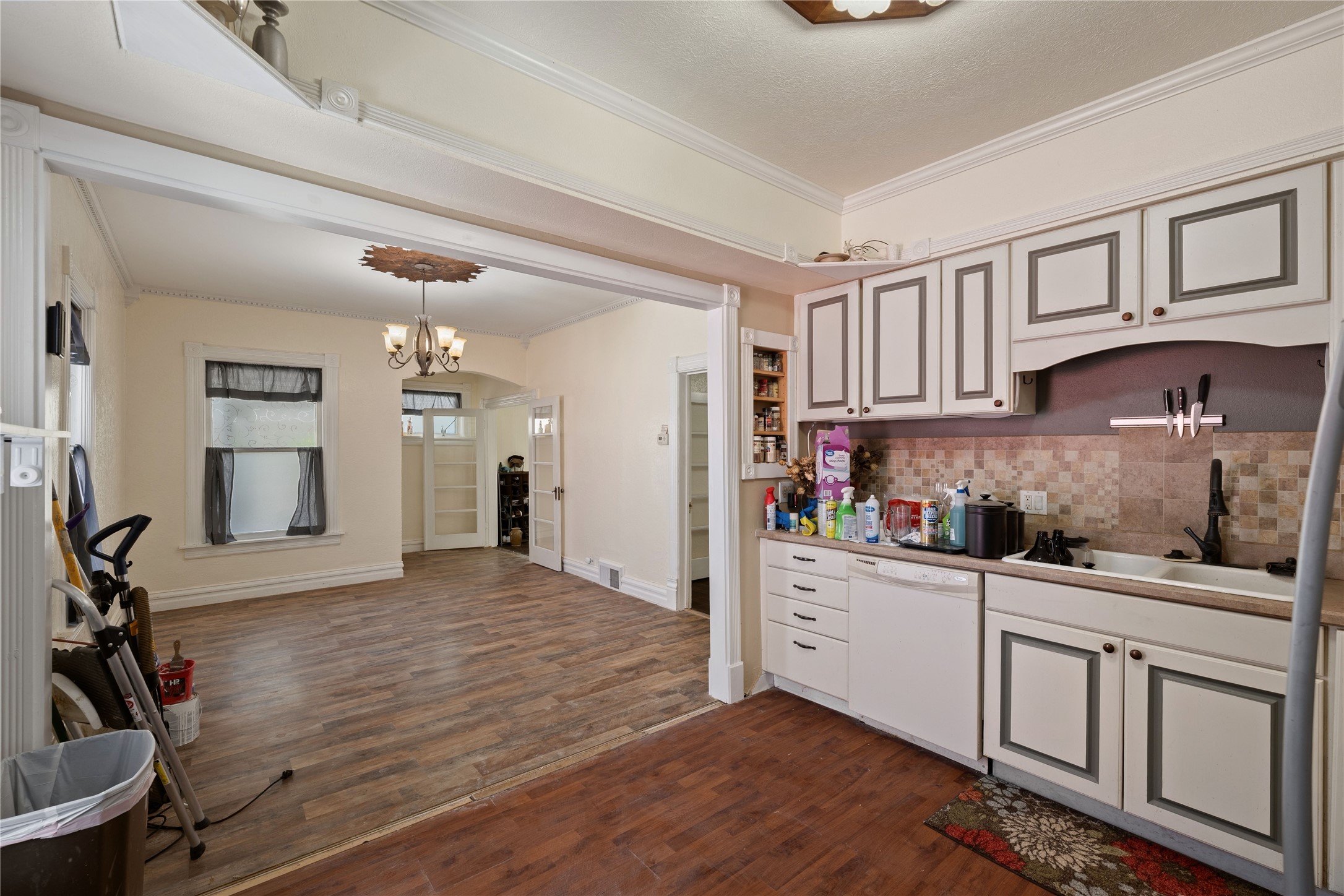 318 W 8th Street Property Photo 8