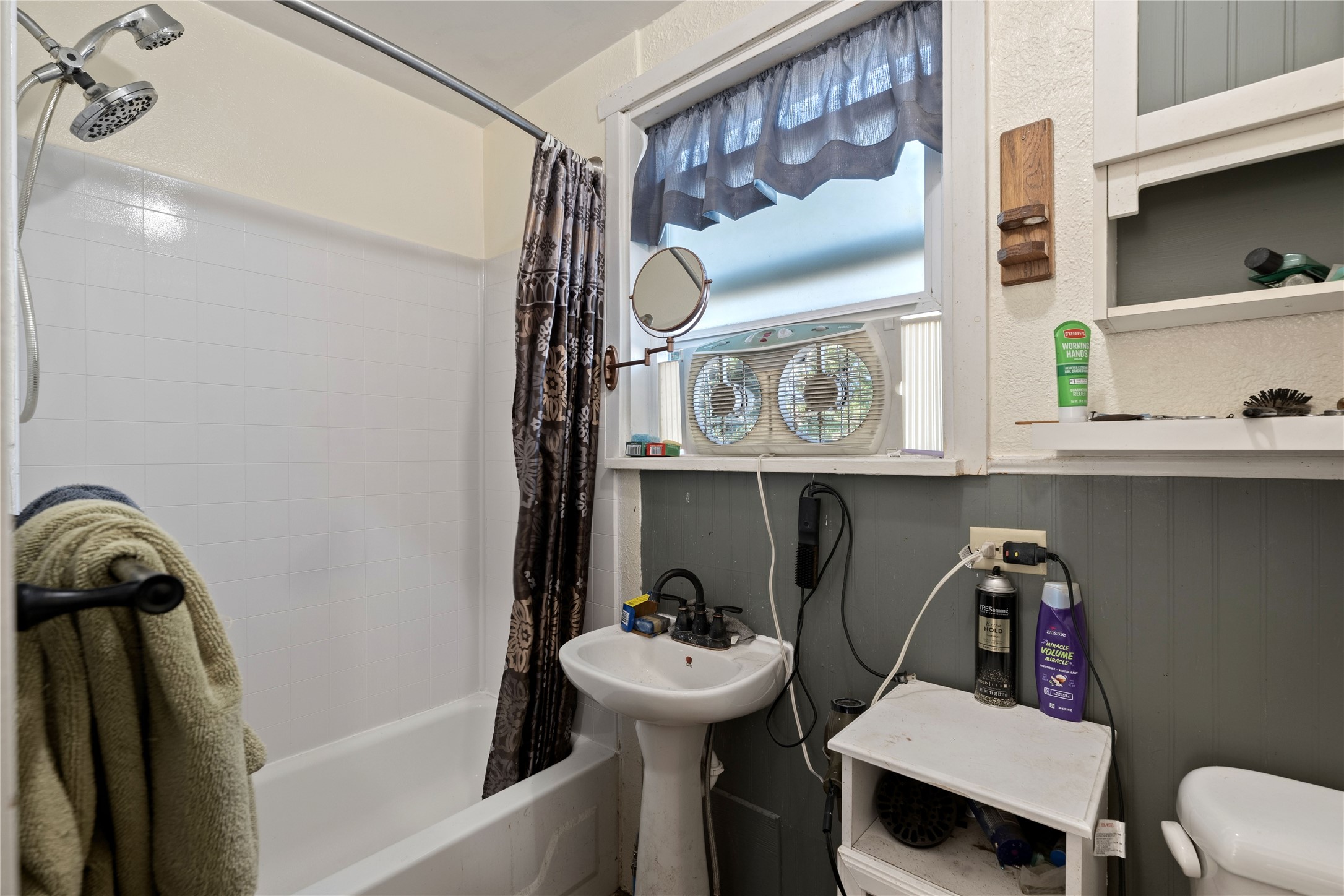318 W 8th Street Property Photo 10