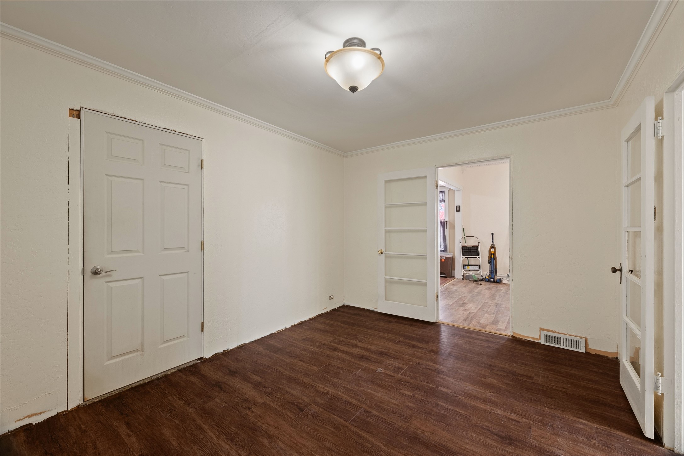 318 W 8th Street Property Photo 14