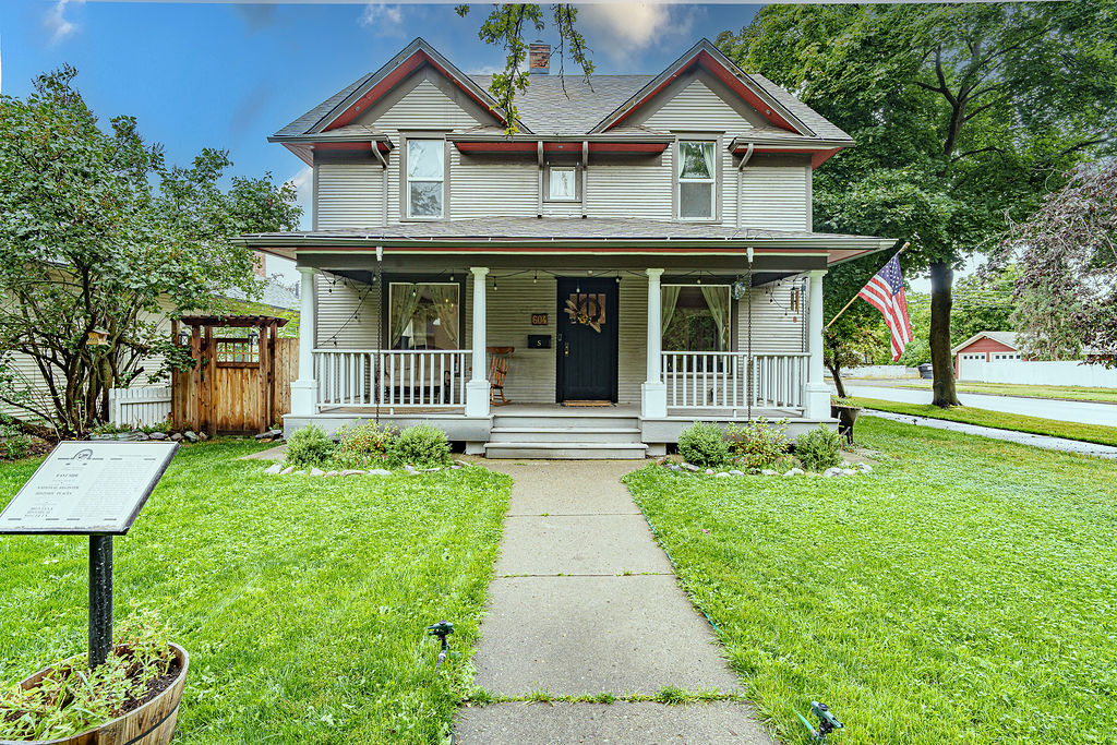 604 3rd Avenue E Property Photo 1