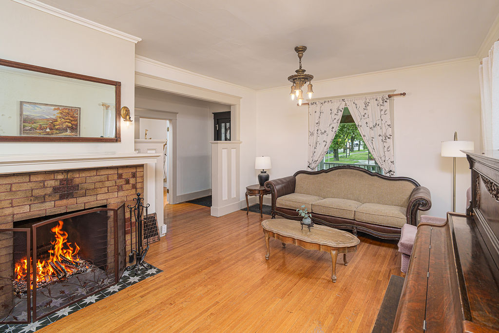 604 3rd Avenue E Property Photo 7