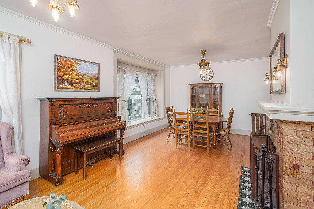 604 3rd Avenue E Property Photo 9
