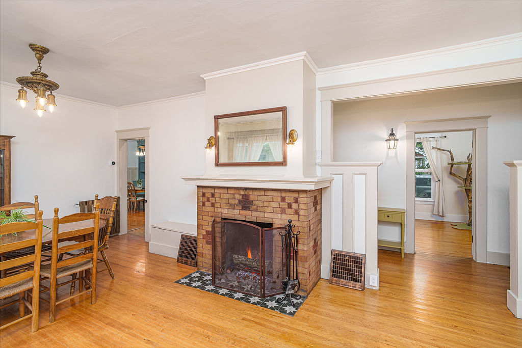 604 3rd Avenue E Property Photo 11