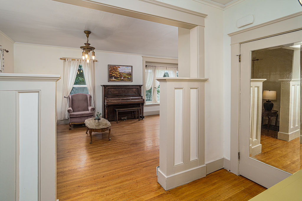 604 3rd Avenue E Property Photo 15