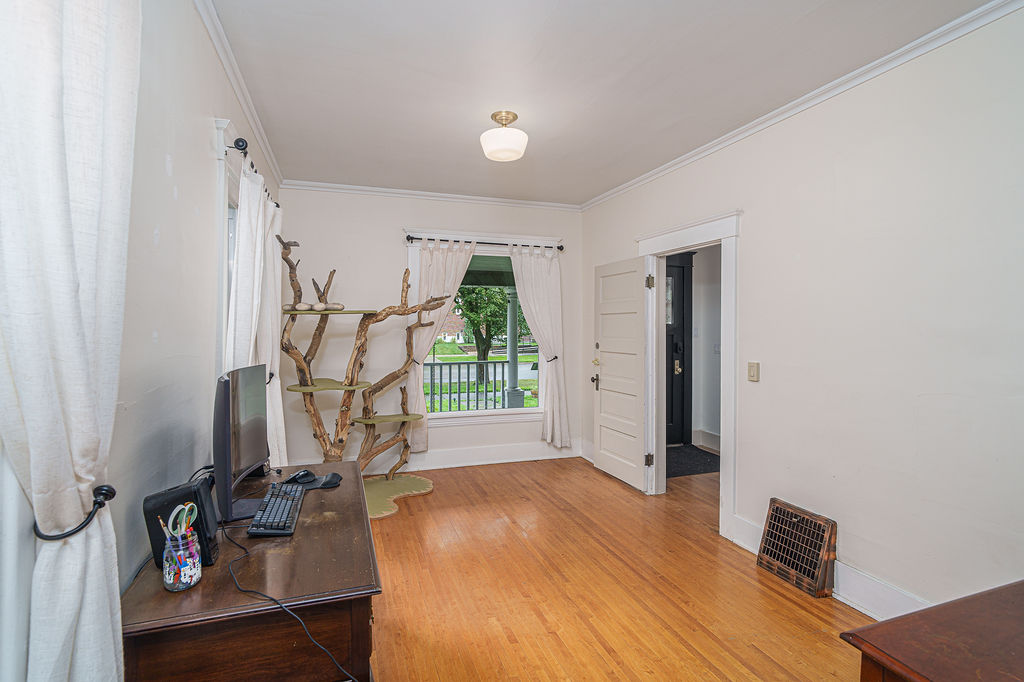 604 3rd Avenue E Property Photo 17