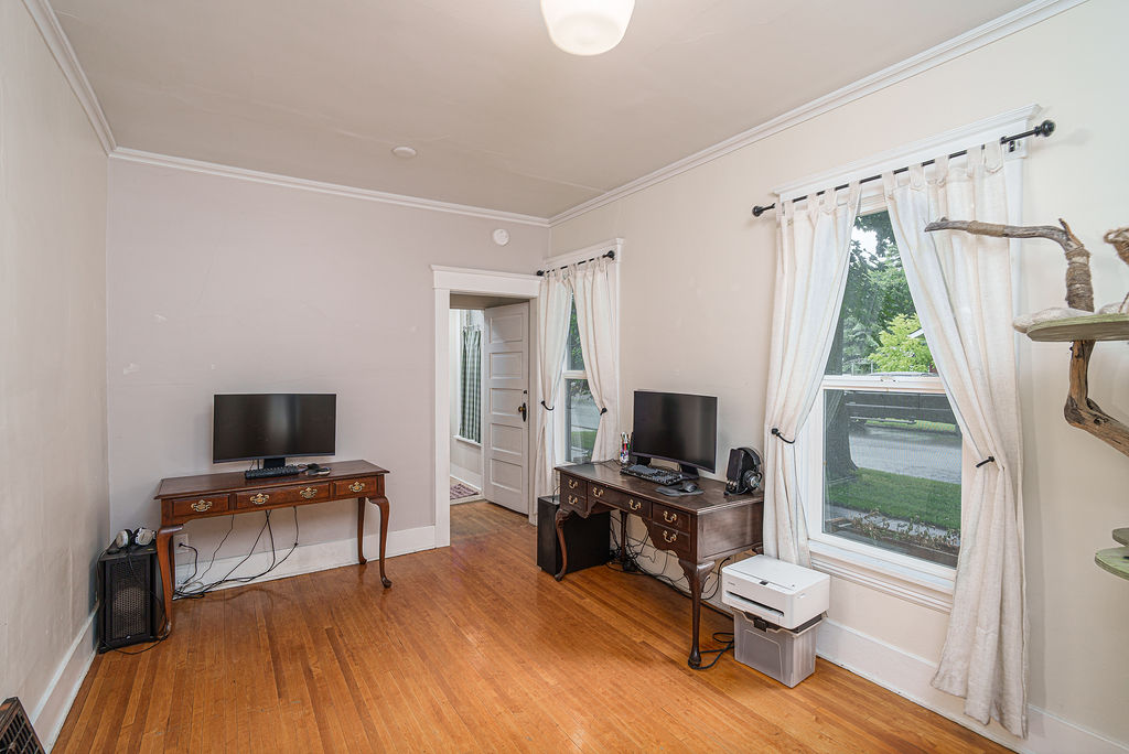 604 3rd Avenue E Property Photo 18