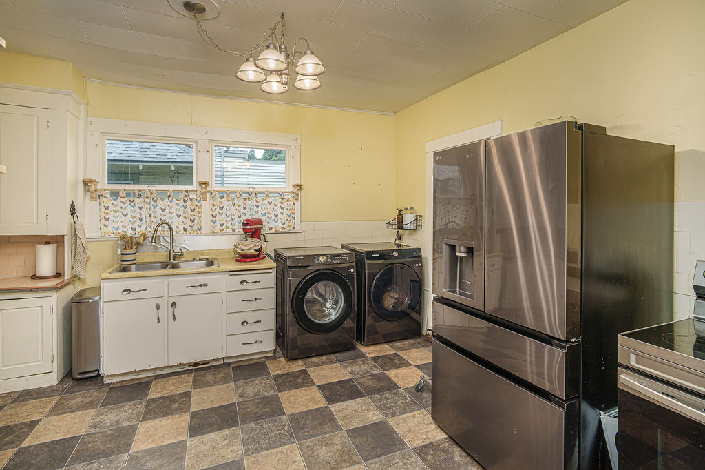 604 3rd Avenue E Property Photo 26