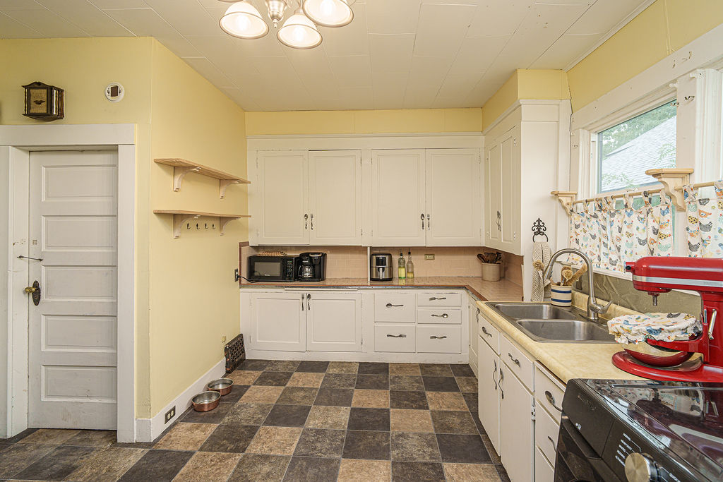 604 3rd Avenue E Property Photo 27