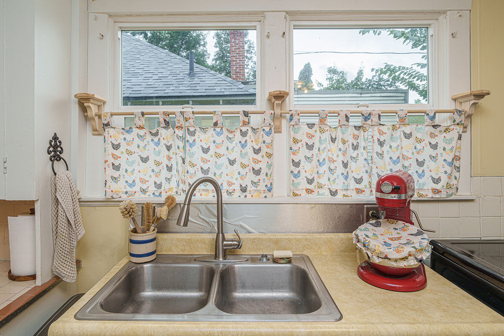 604 3rd Avenue E Property Photo 28