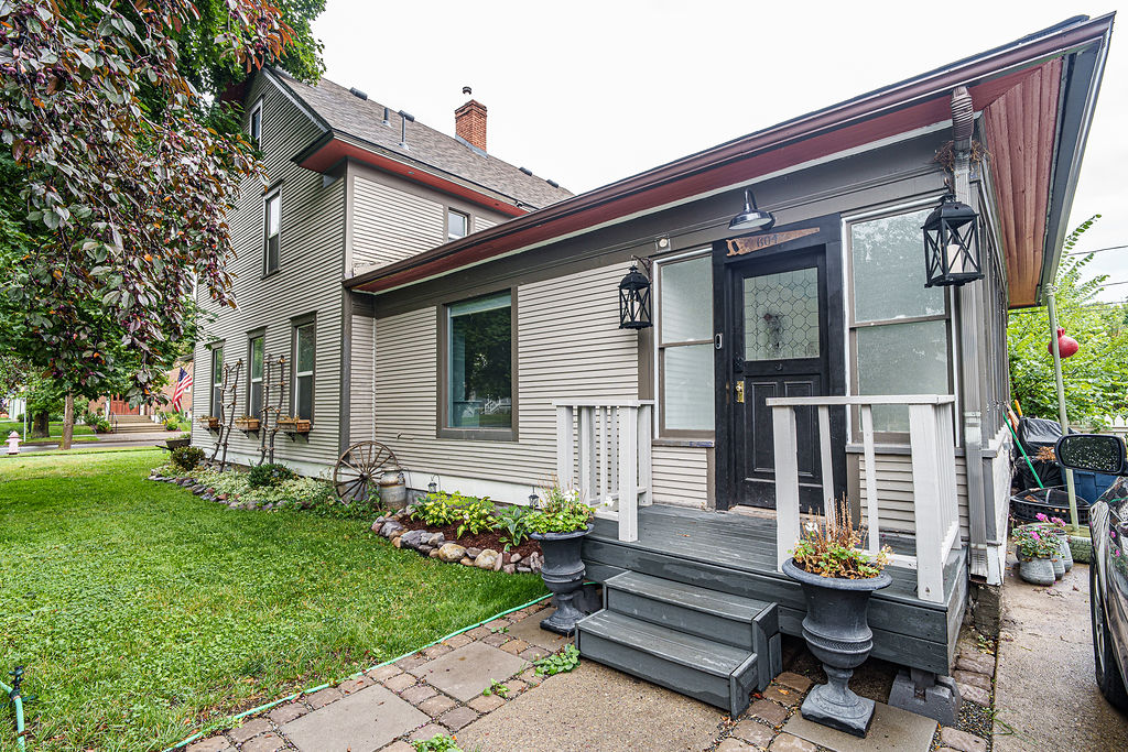 604 3rd Avenue E Property Photo 63