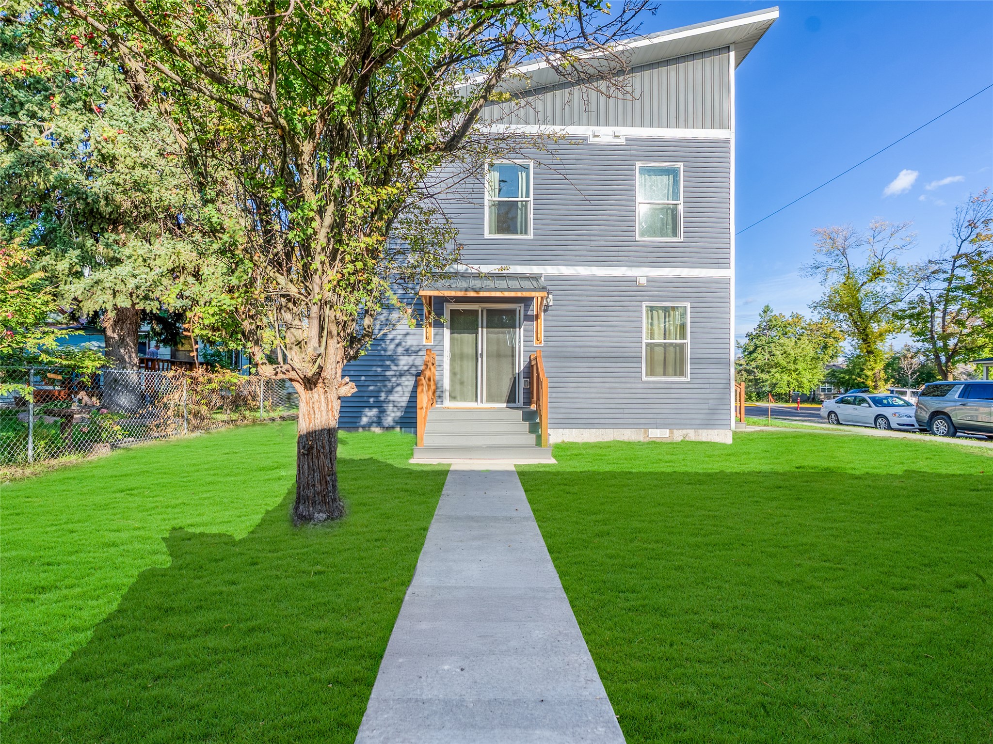 209 12th Street W Property Photo 1