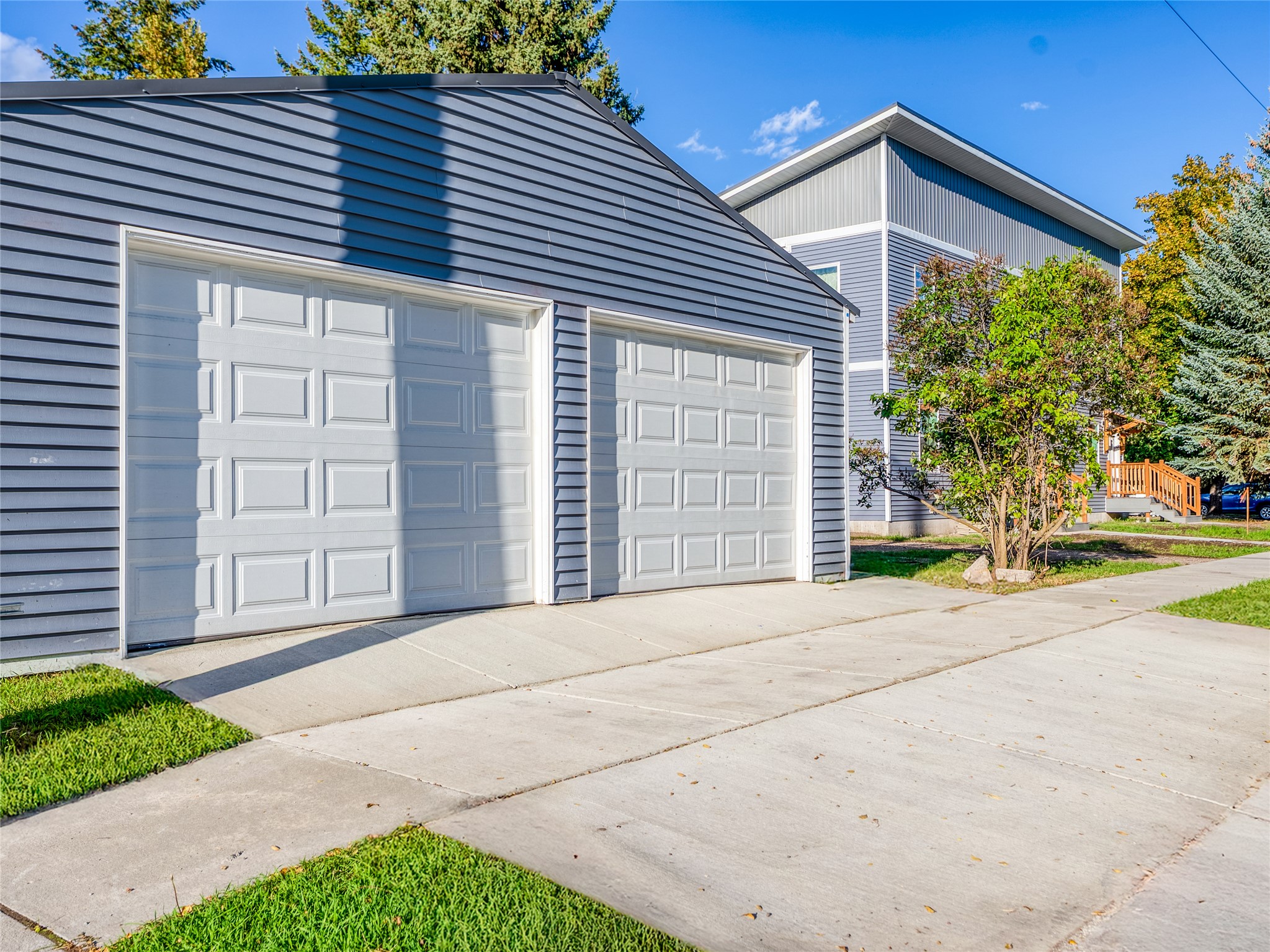 209 12th Street W Property Photo 2
