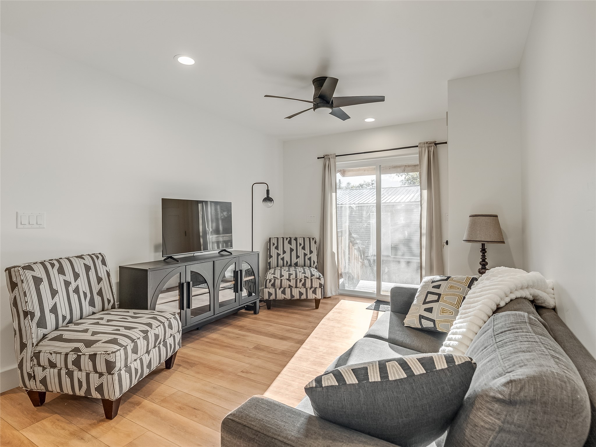 209 12th Street W Property Photo 3