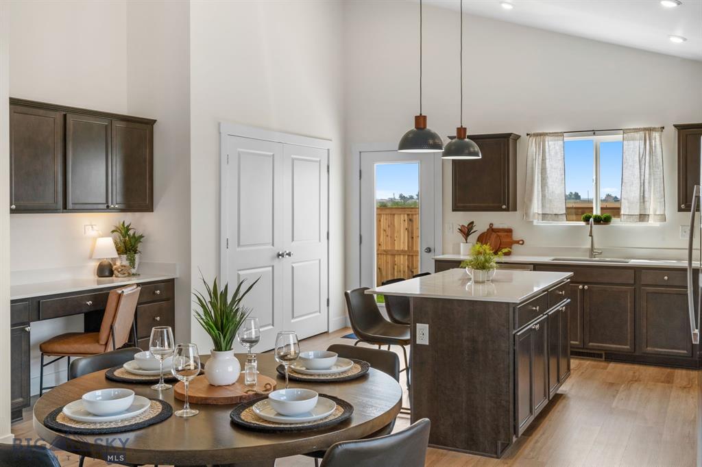 700 Thrice Loop Property Photo 4