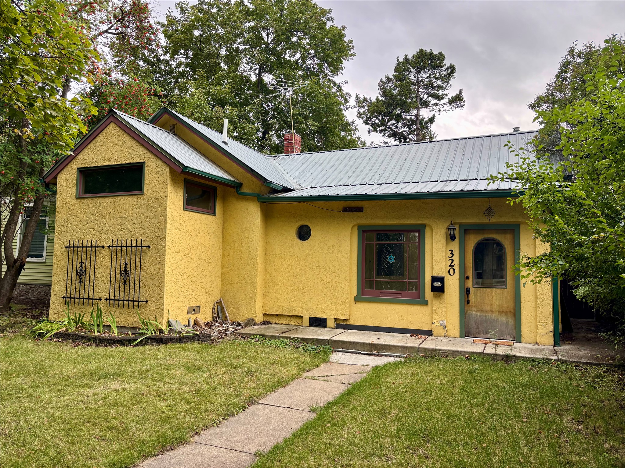 320 5th Avenue E Property Photo 1