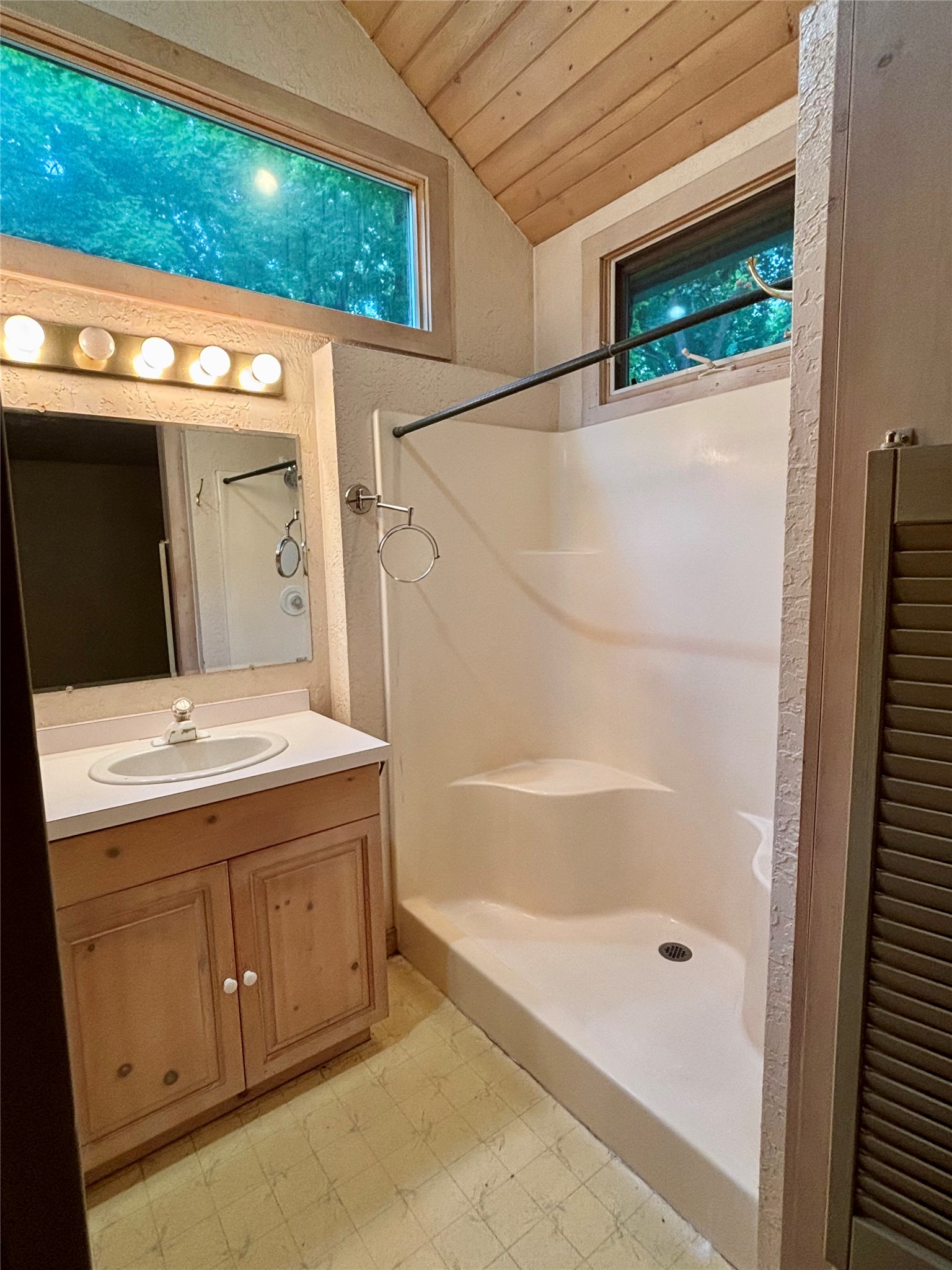 320 5th Avenue E Property Photo 14
