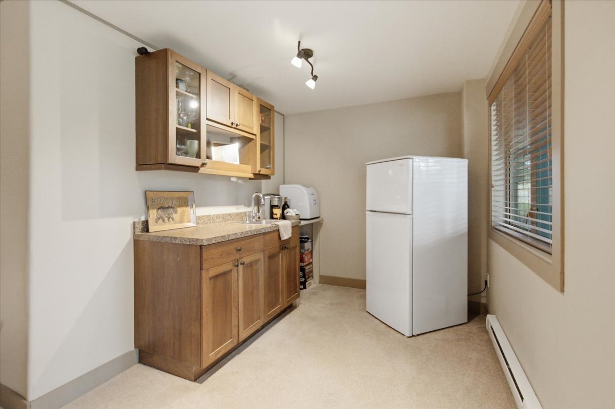 199 Glen View Drive Property Photo 33