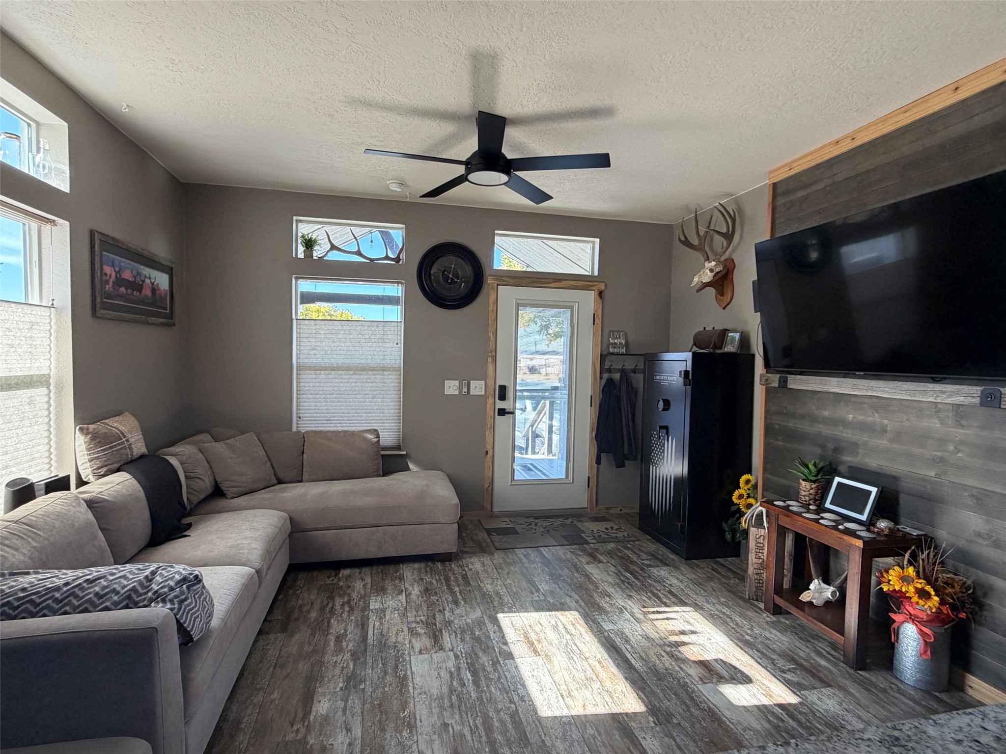 3229 Carrie Court Property Photo 3