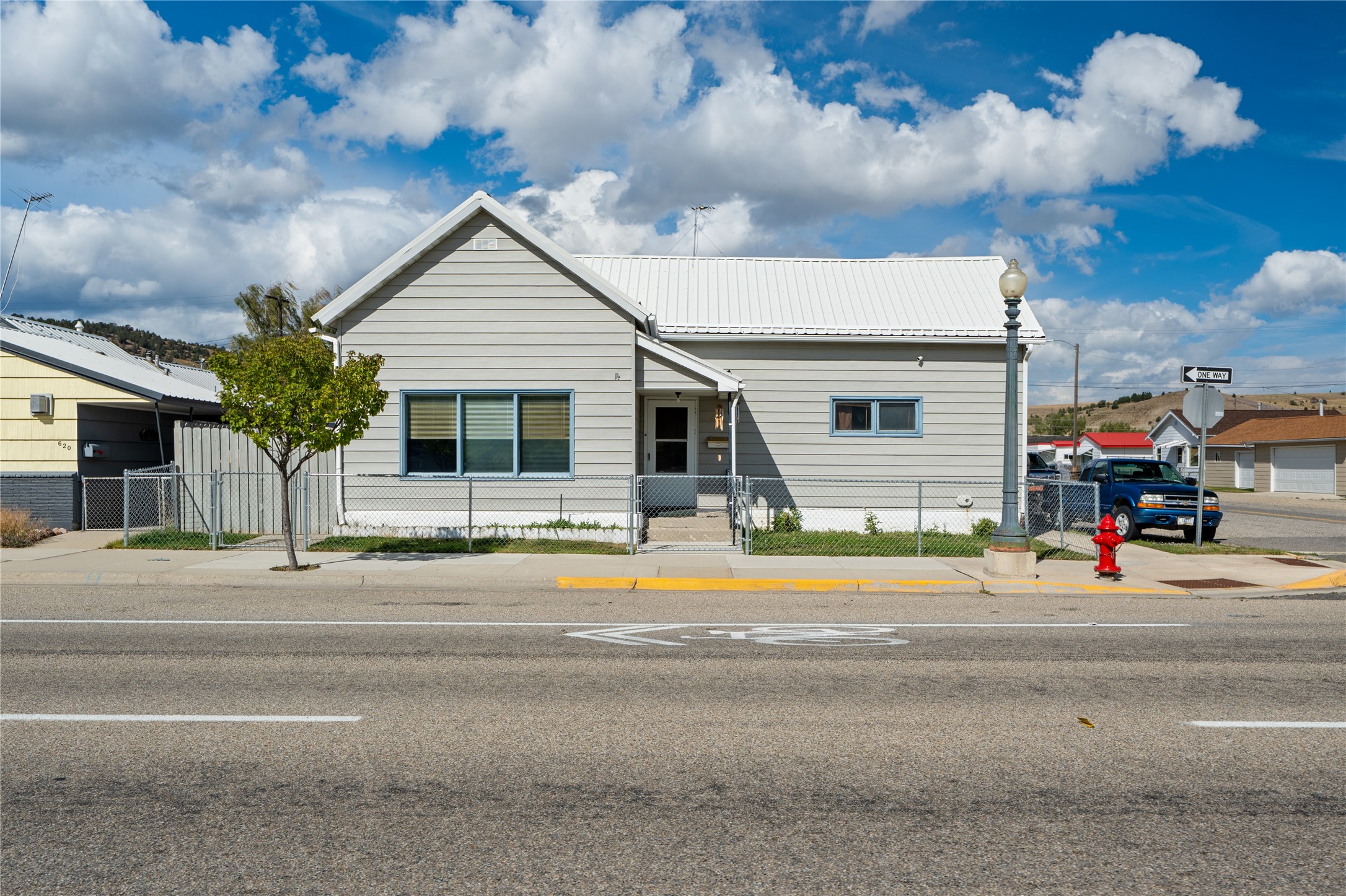 624 E Commercial Avenue Property Photo 1
