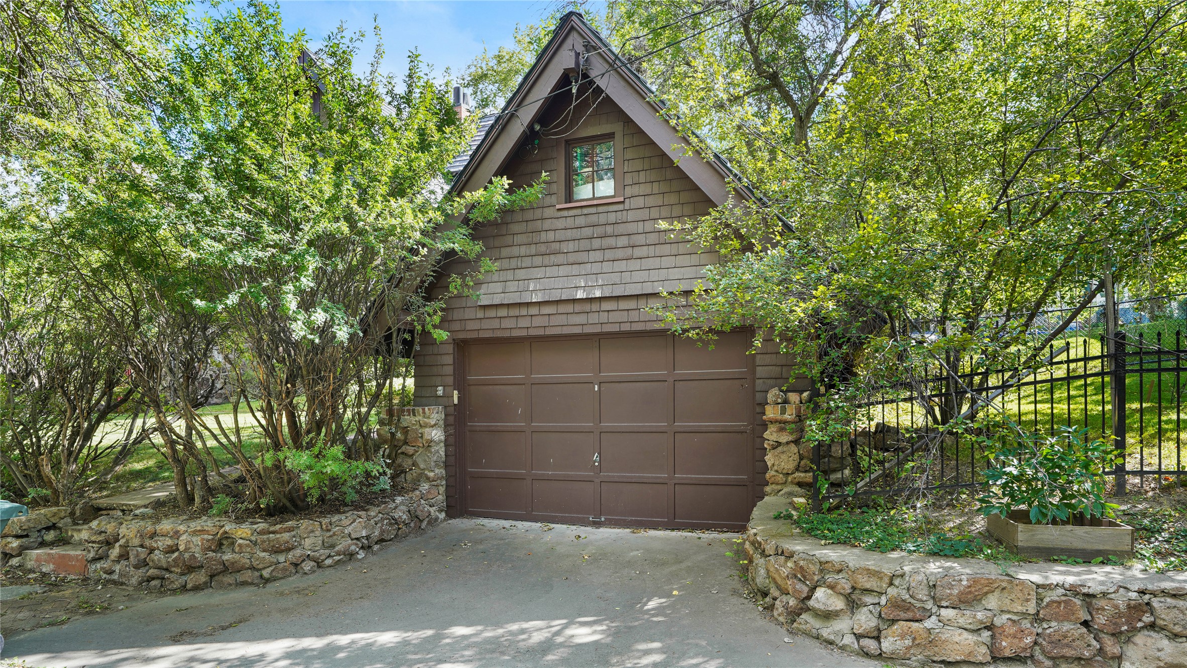 804 Gilbert Street Property Photo 48
