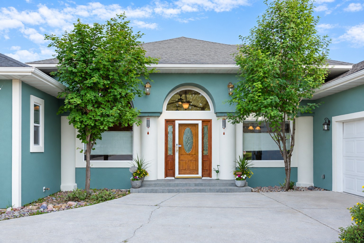 46452 Stagecoach Trail Property Photo 3