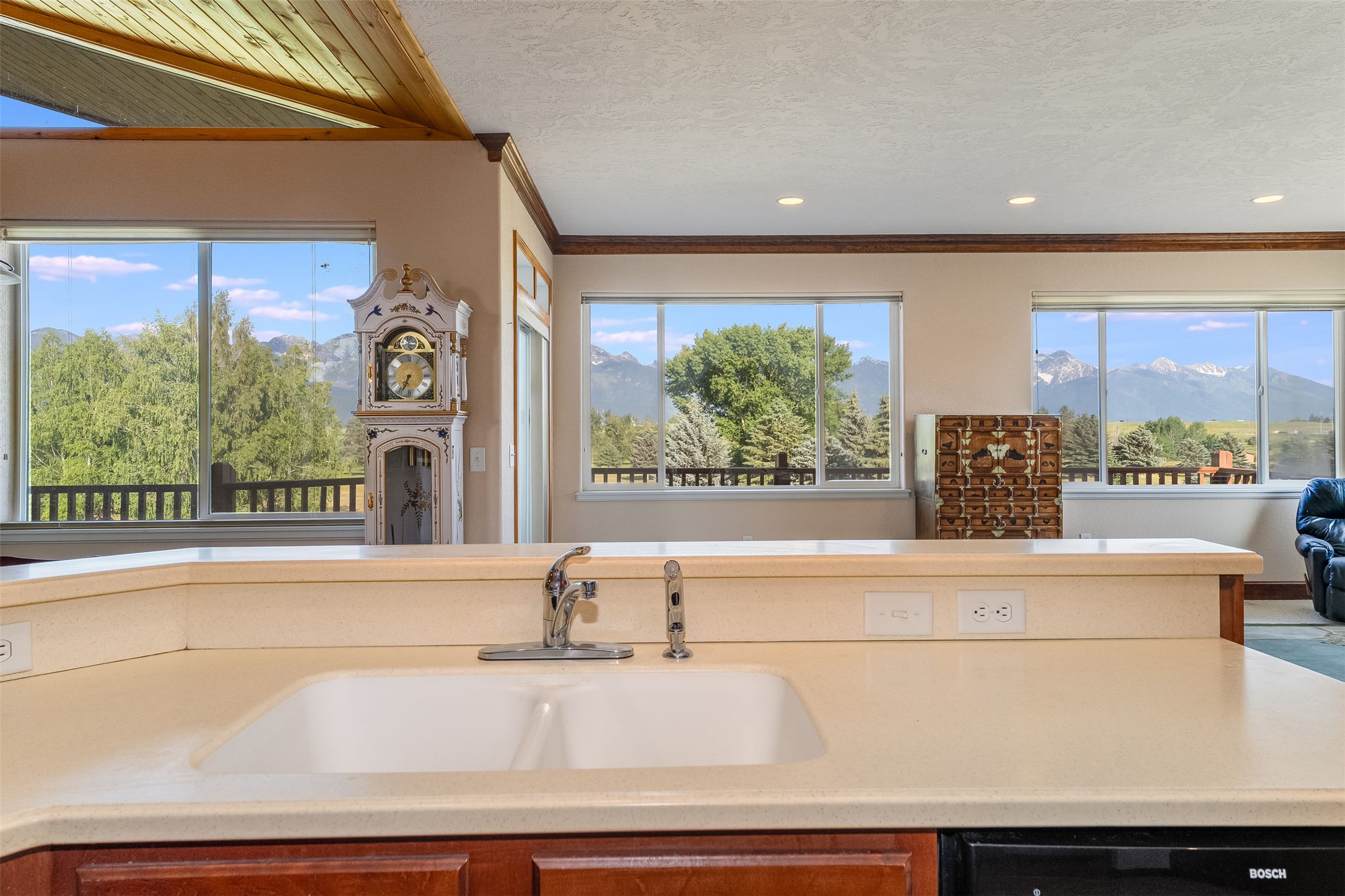 46452 Stagecoach Trail Property Photo 12