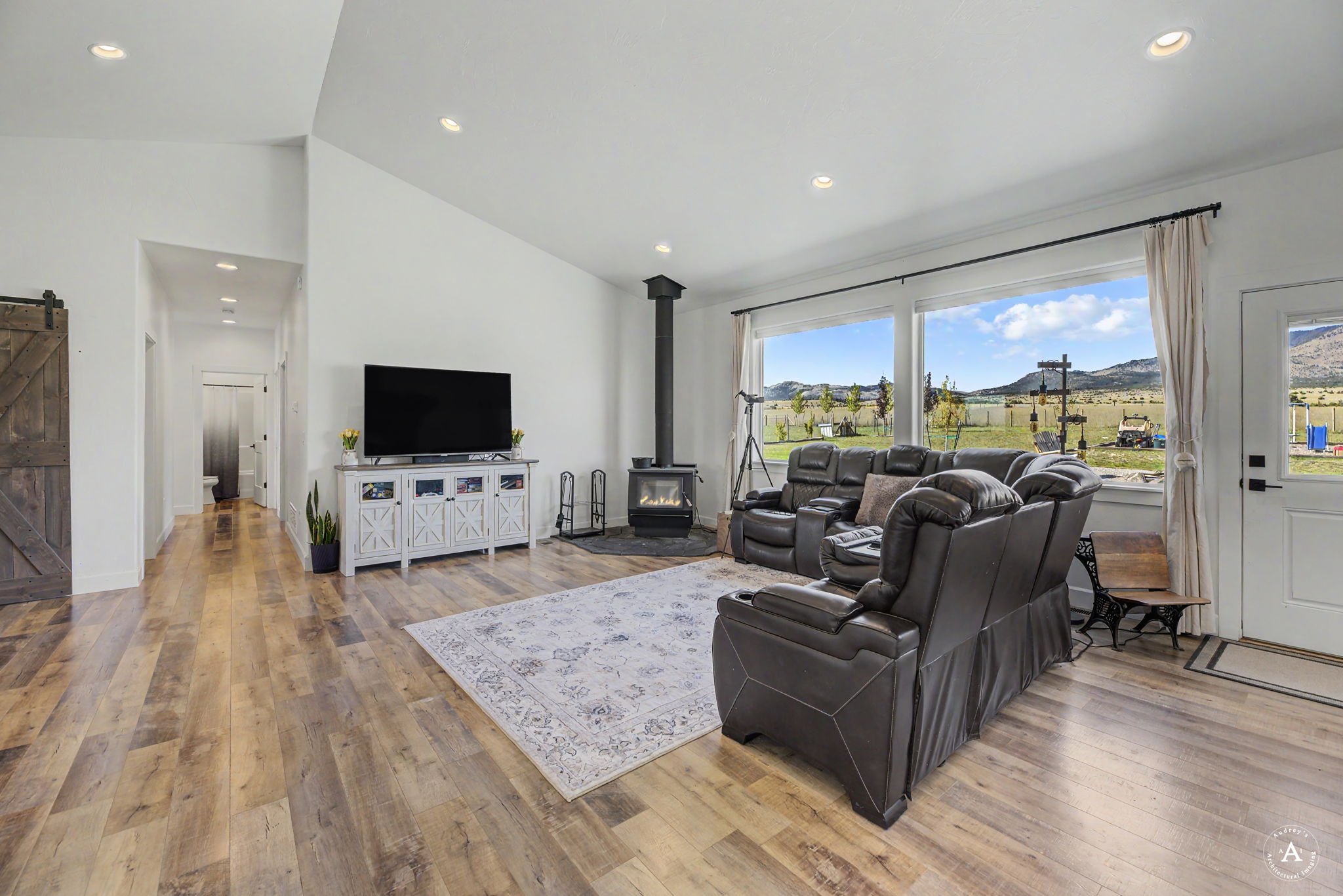 8 Wall Street Property Photo 9