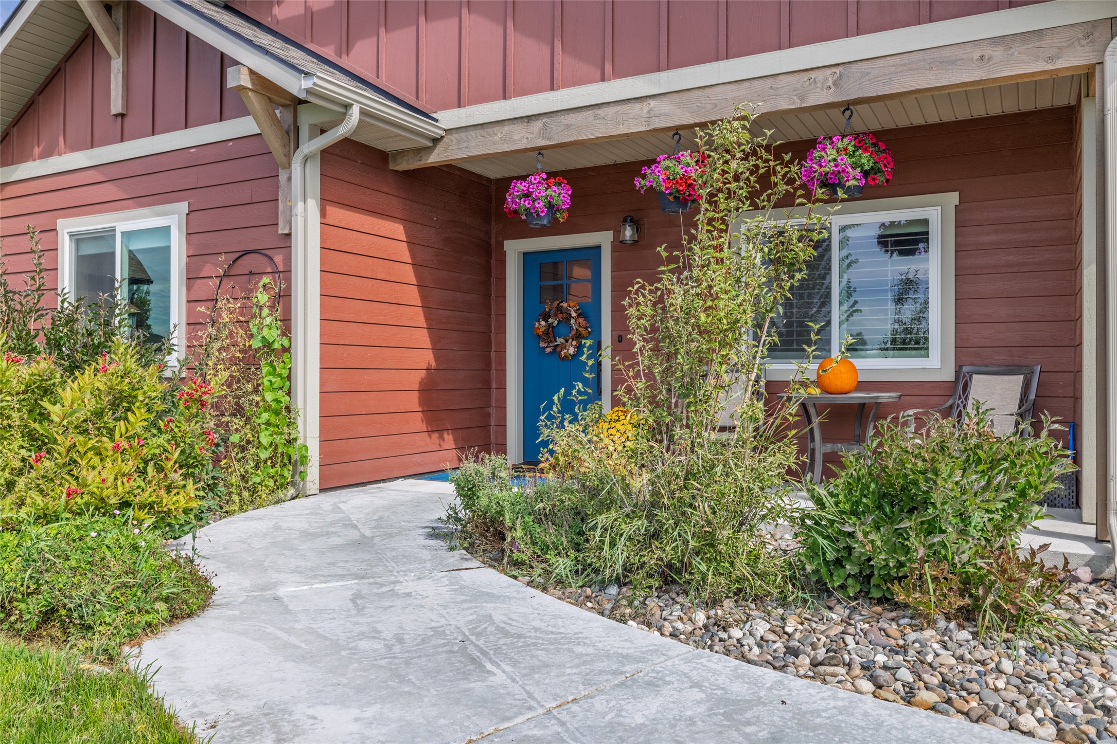 5487 Thimbleberry Loop Property Photo 4