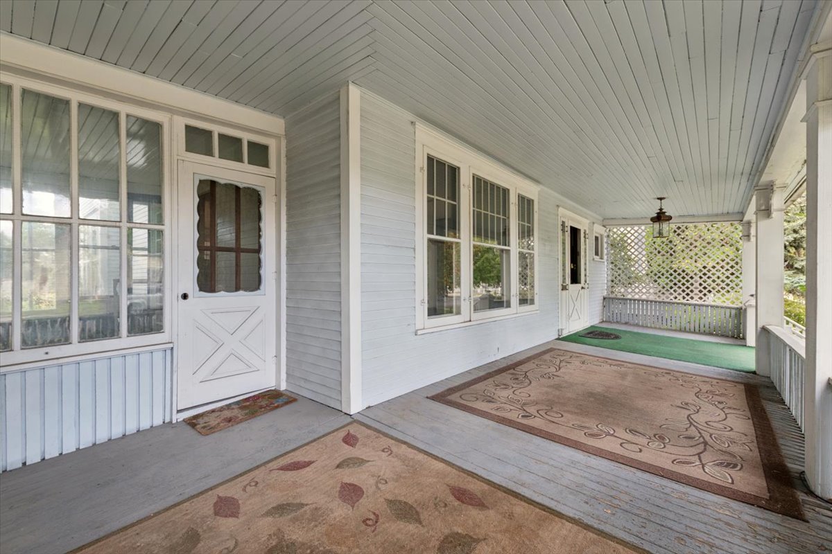 220 4th Avenue E Property Photo 3