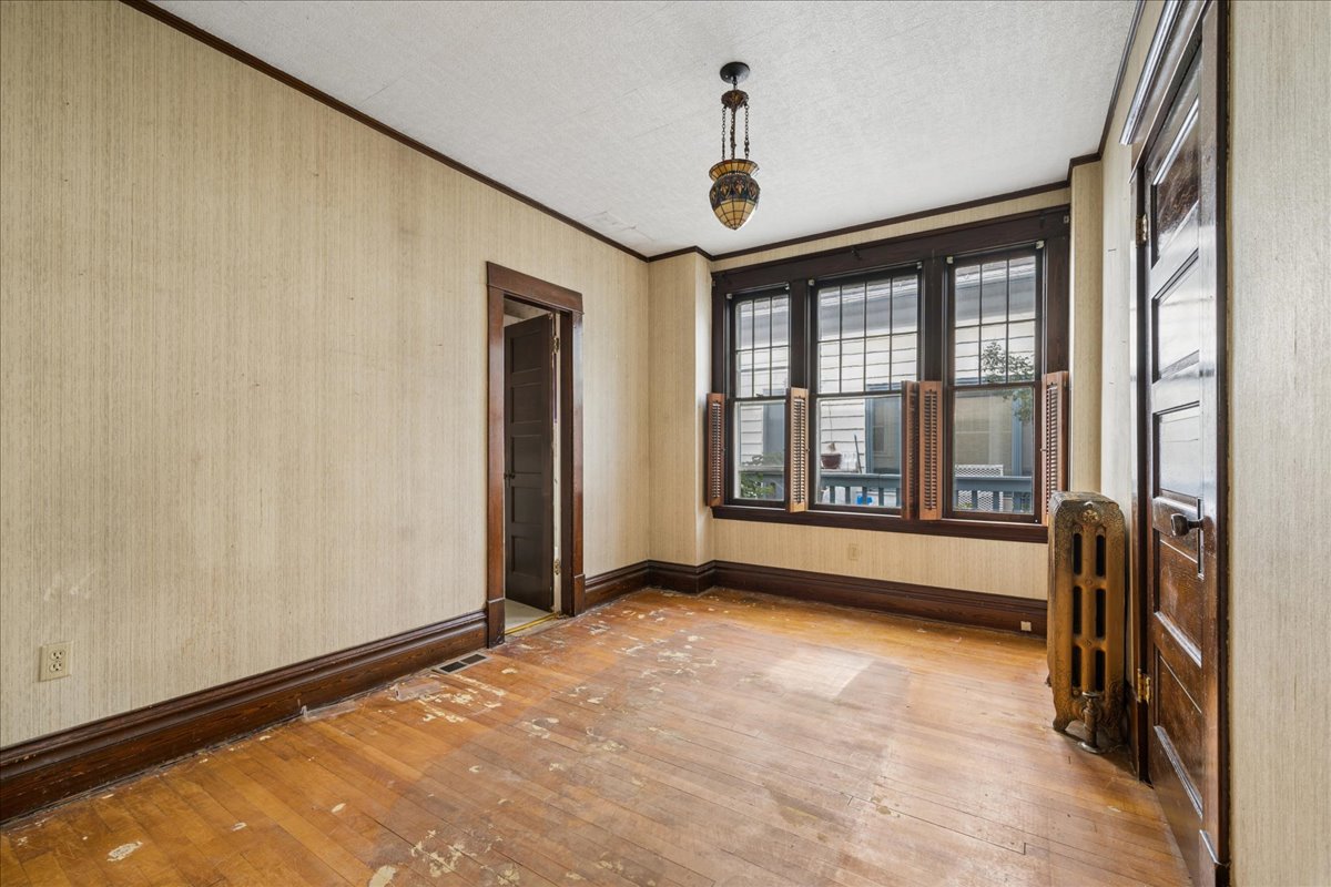 220 4th Avenue E Property Photo 6