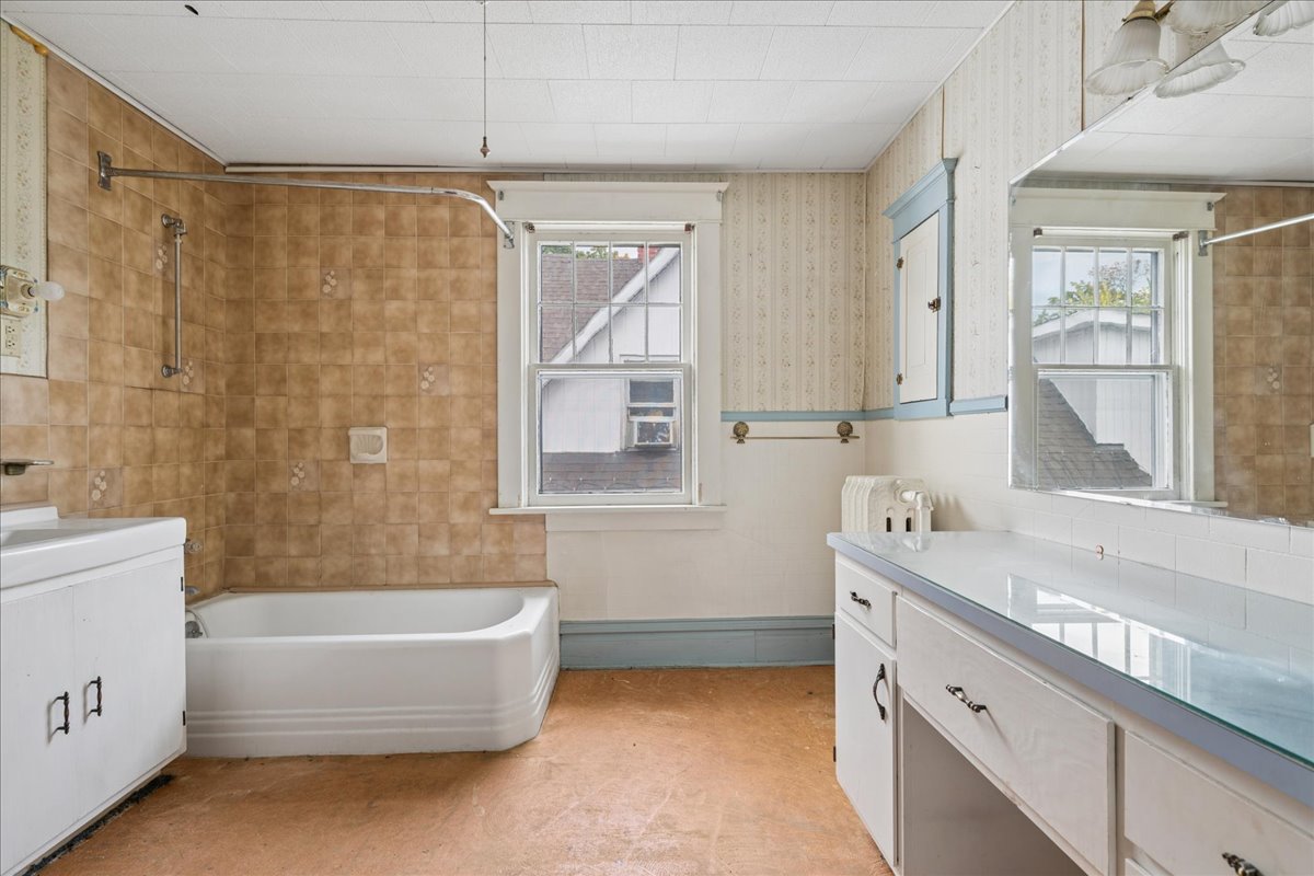 220 4th Avenue E Property Photo 17