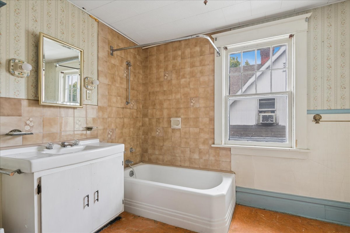 220 4th Avenue E Property Photo 18