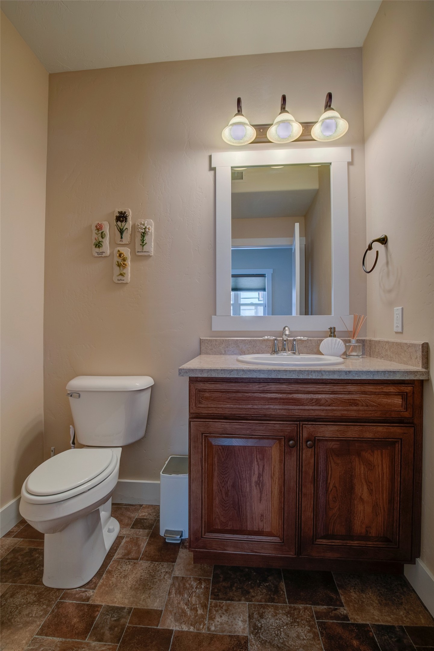 2060 Scott Drive Property Photo 6
