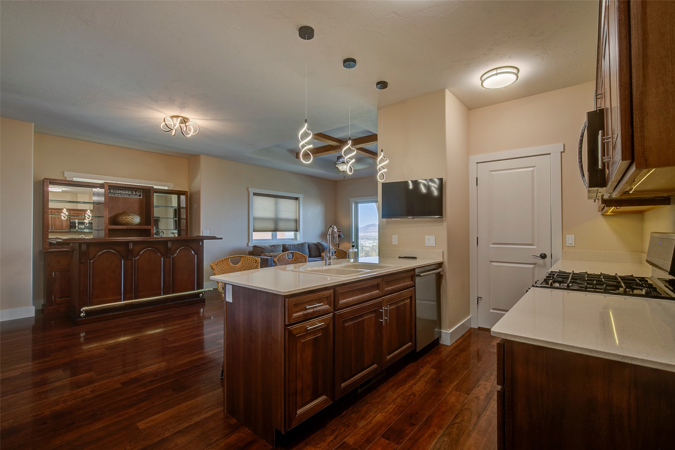 2060 Scott Drive Property Photo 8