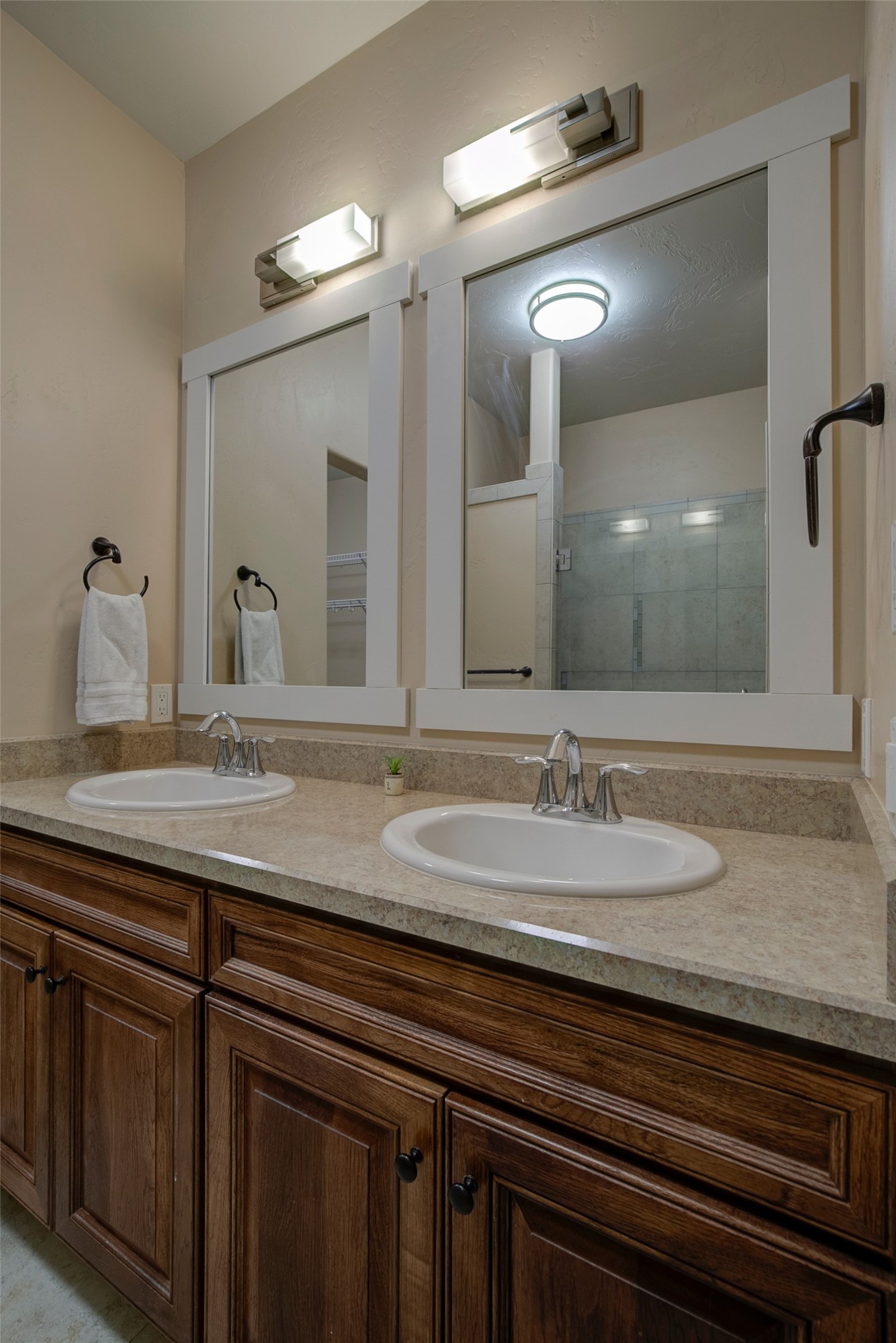 2060 Scott Drive Property Photo 21