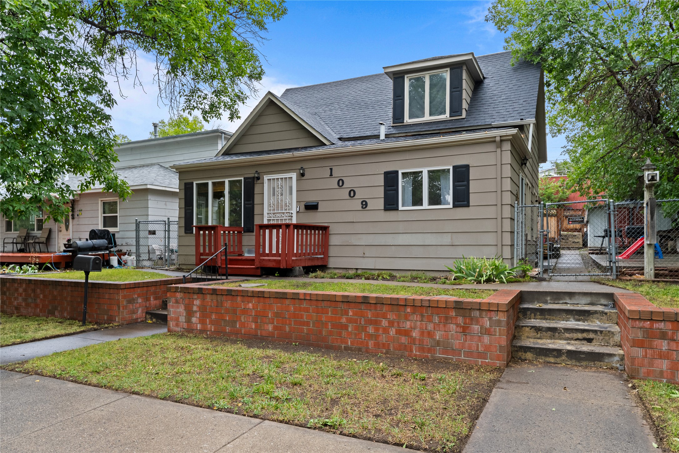 1009 3rd Avenue S Property Photo 1