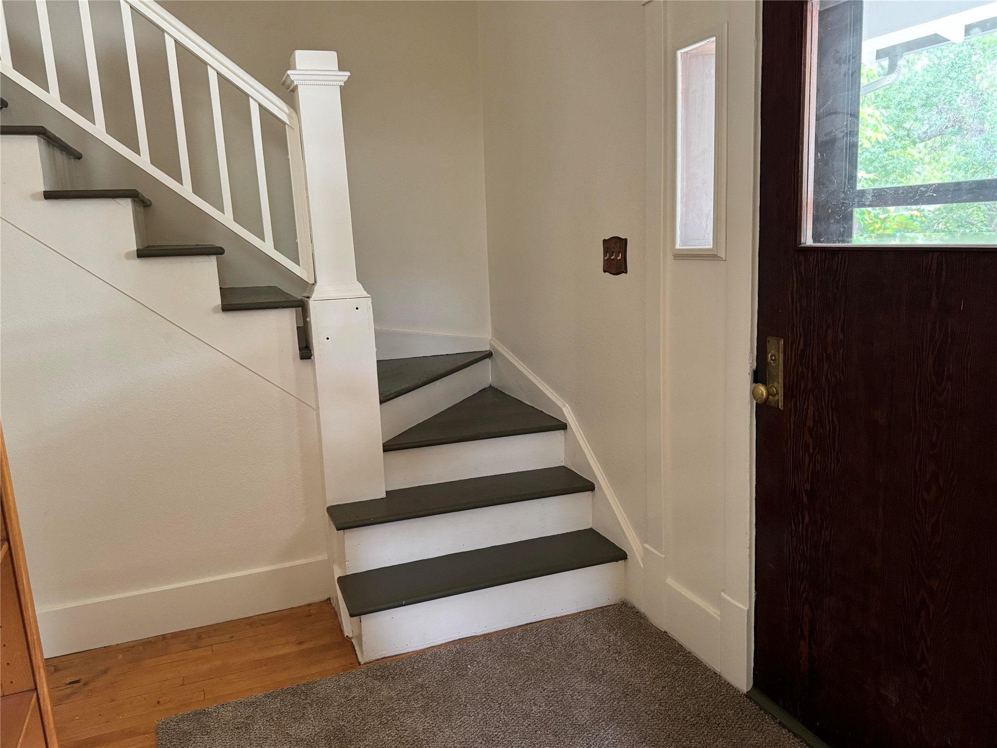 608 N Davis Street Property Photo 4