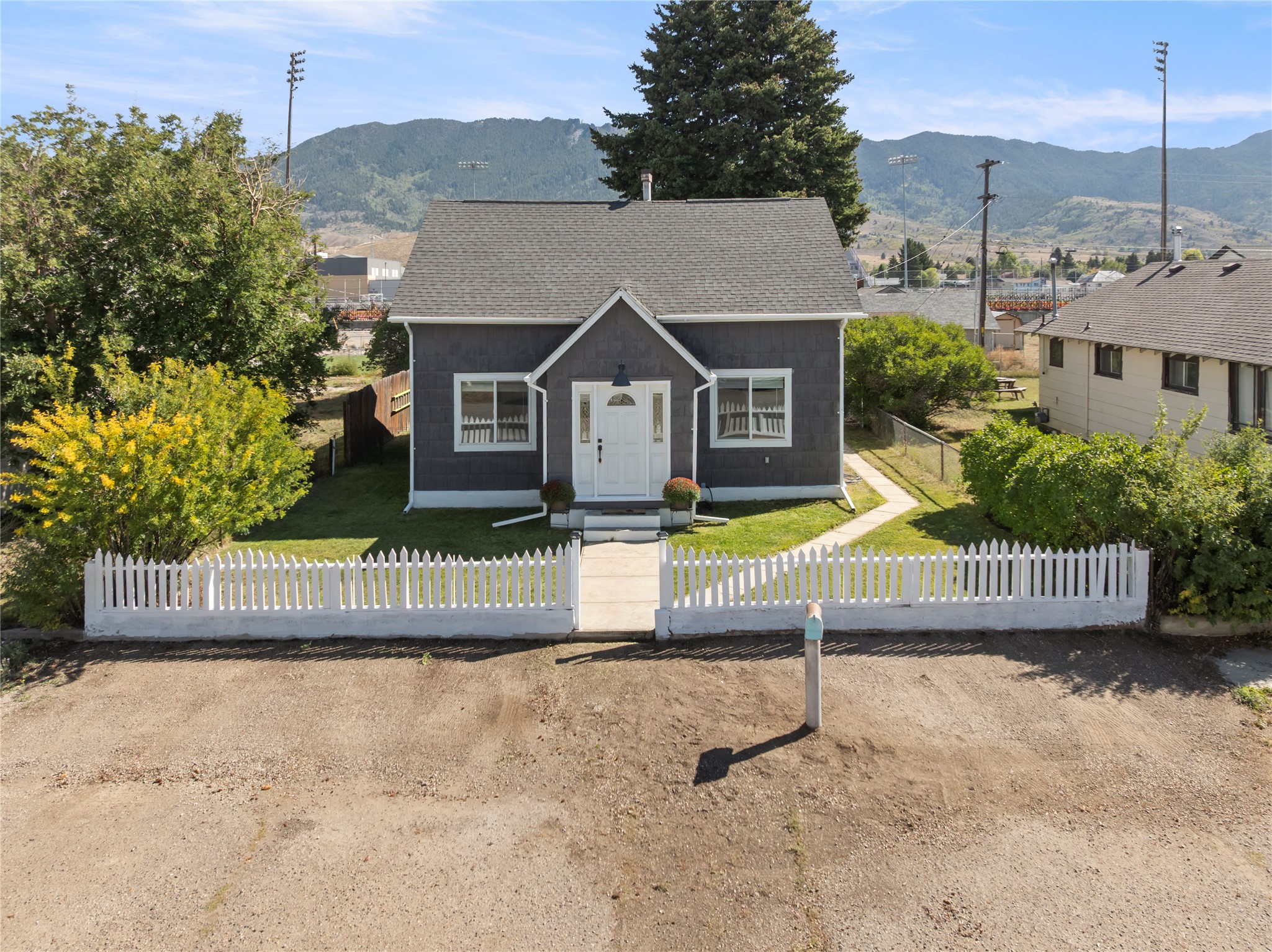 1720 Thomas Avenue Property Photo 2