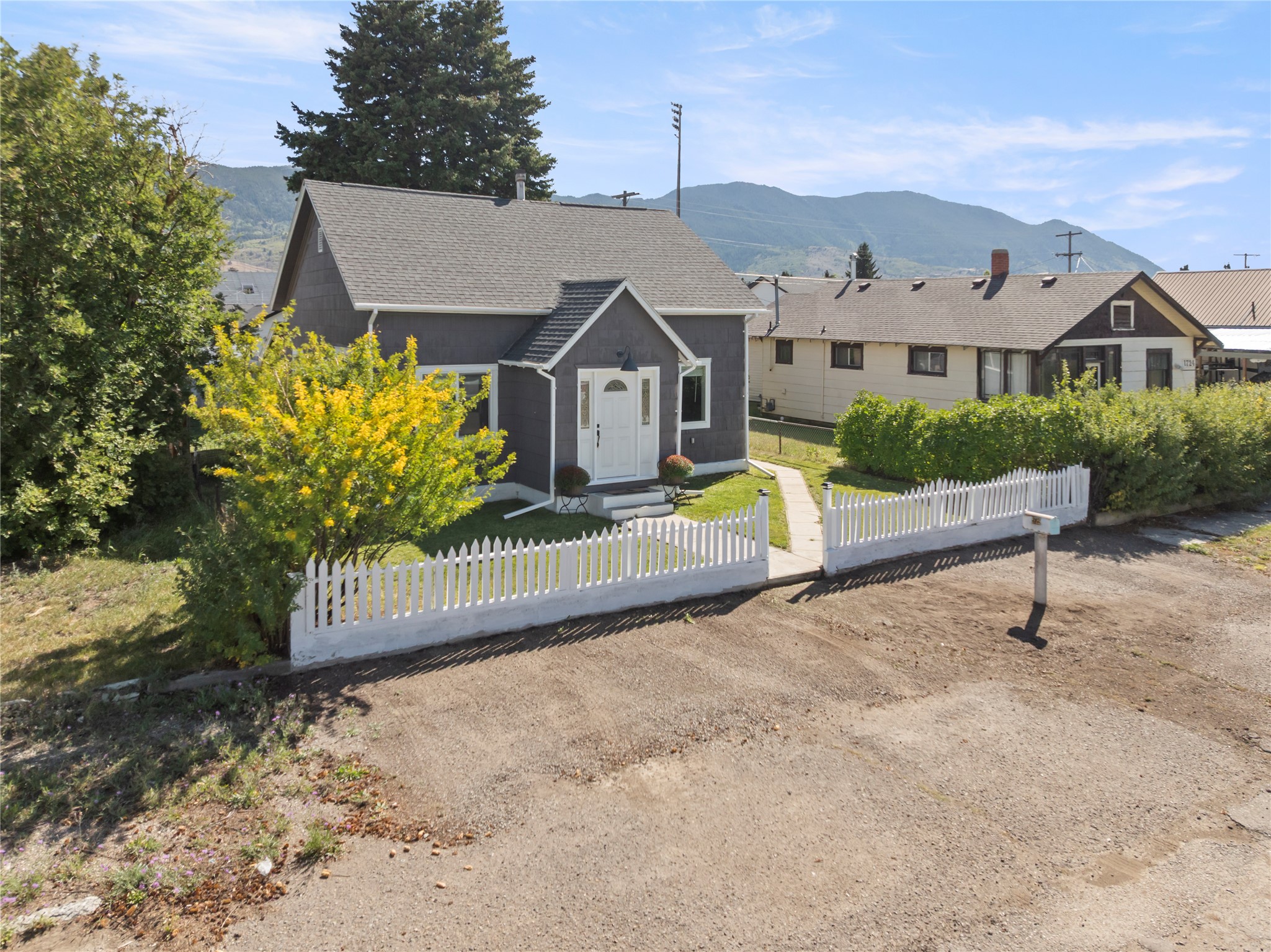 1720 Thomas Avenue Property Photo 3