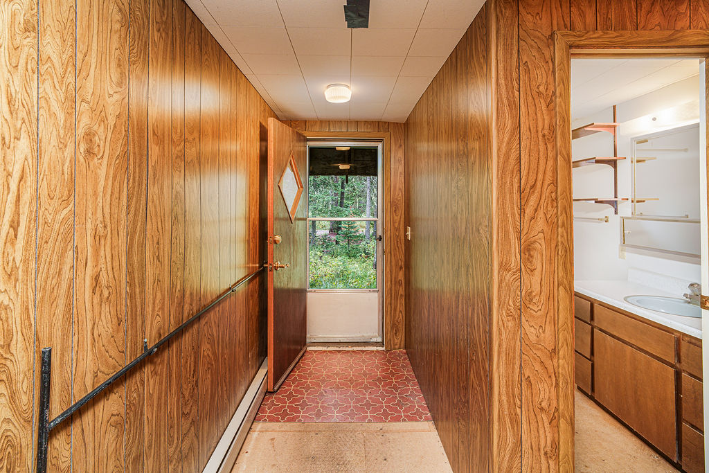 28 1st Avenue E Property Photo 5