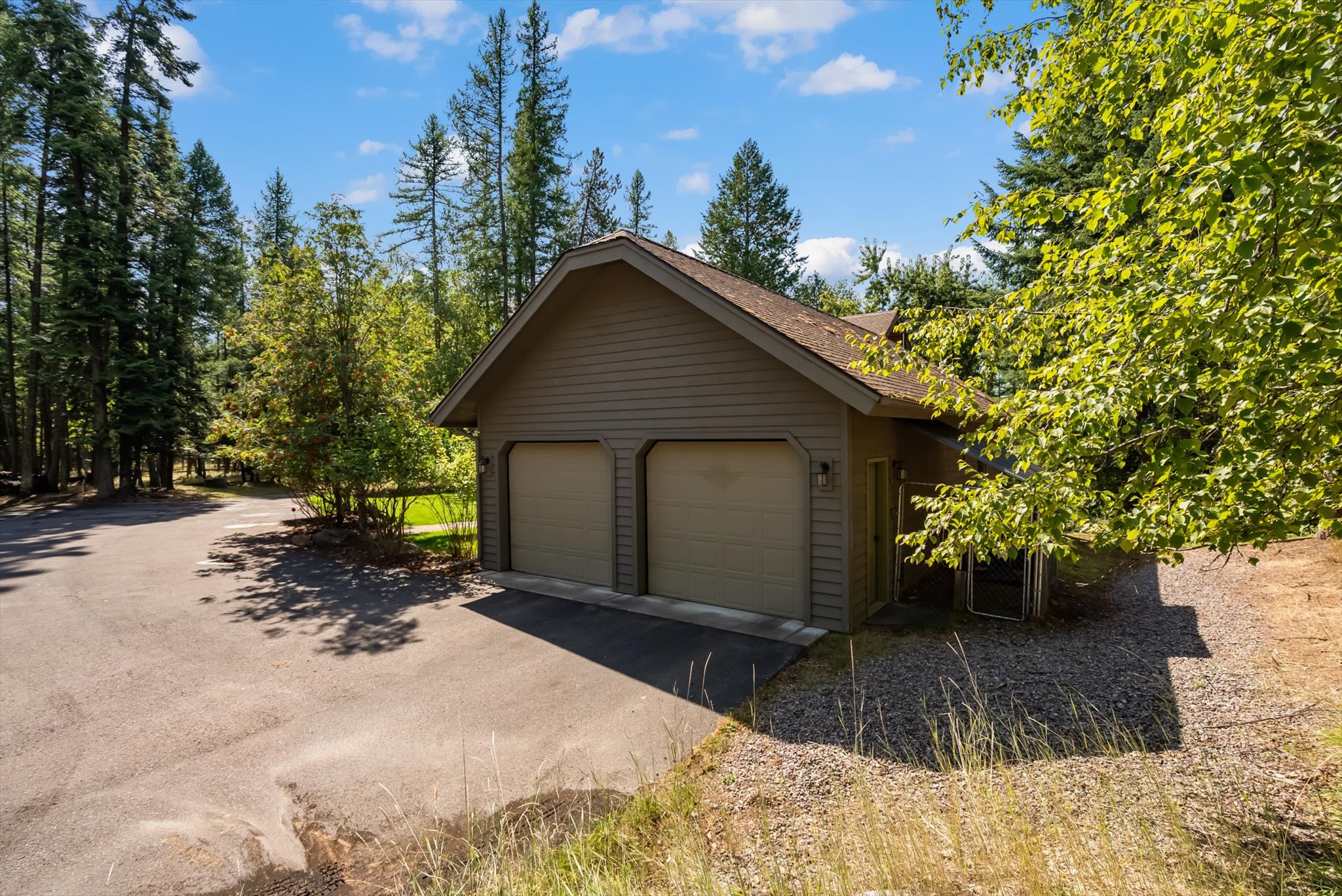 2405 E Lakeshore Drive Property Photo 4