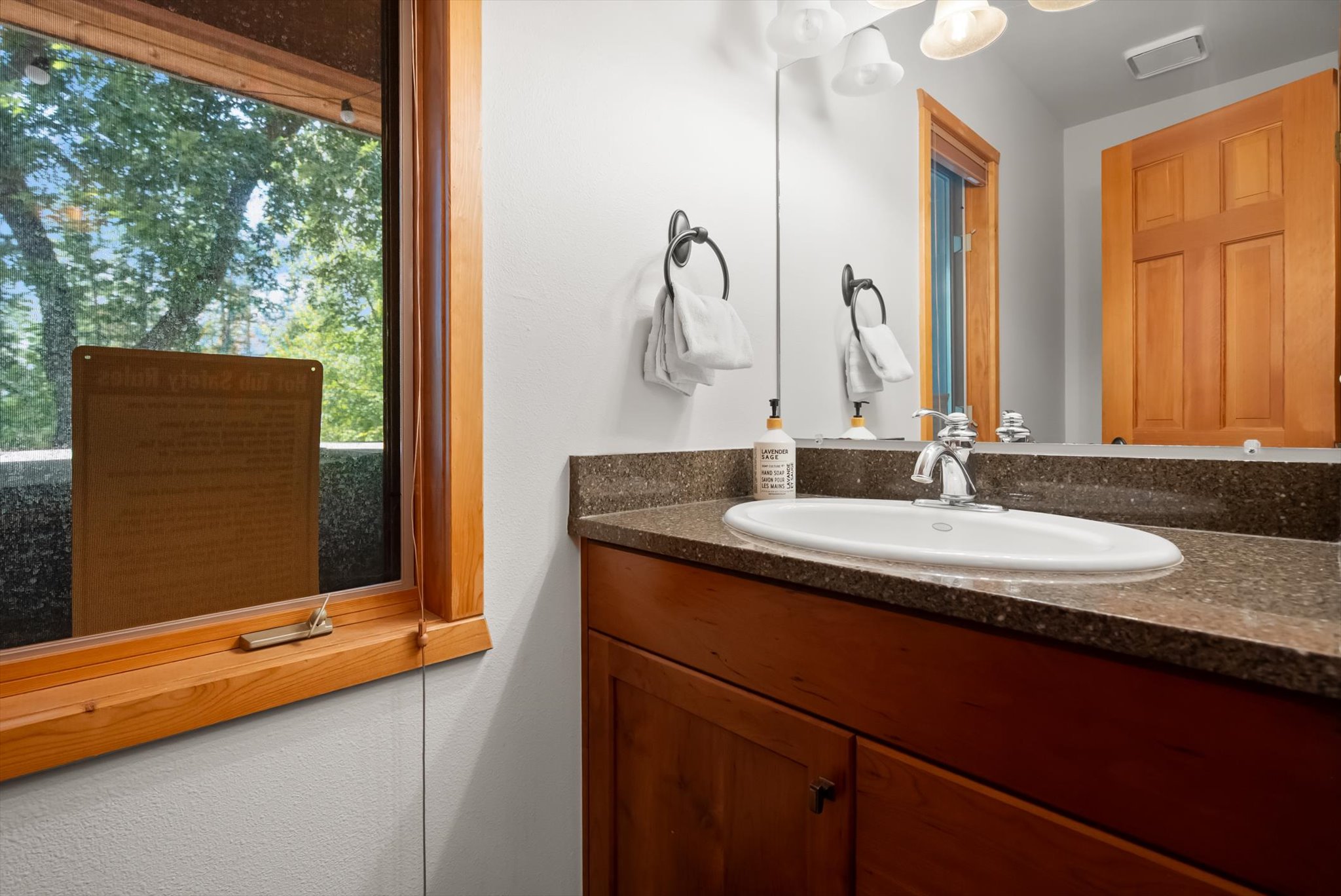 2405 E Lakeshore Drive Property Photo 25