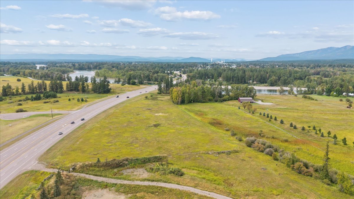 500 River Road Property Photo 10