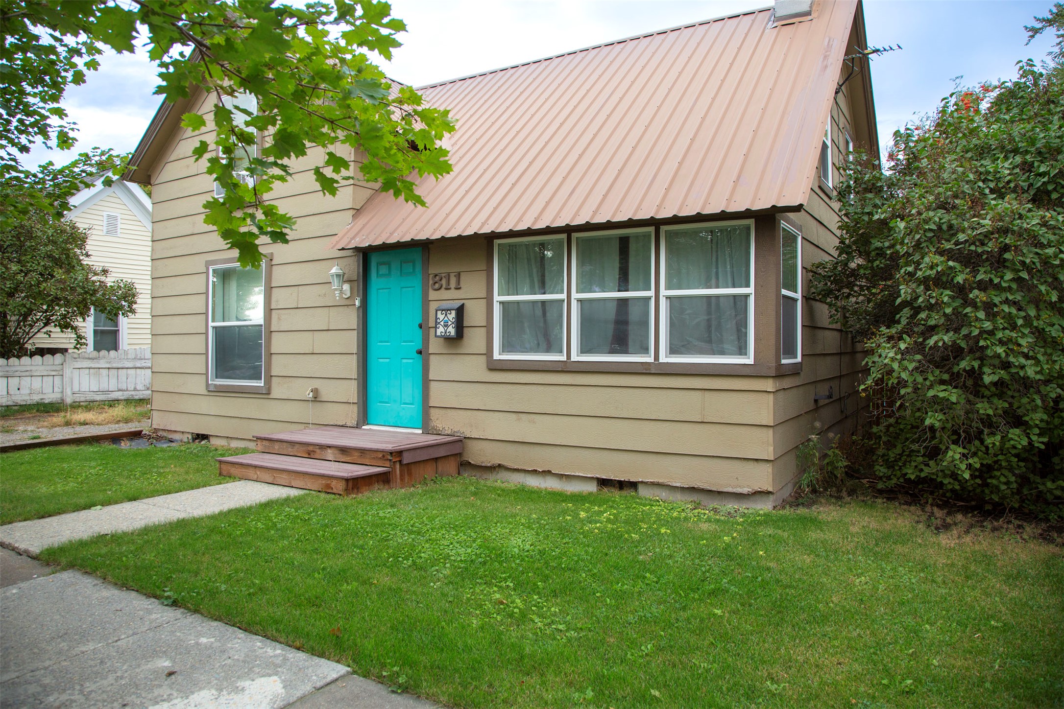 811 6th Avenue W Property Photo 1