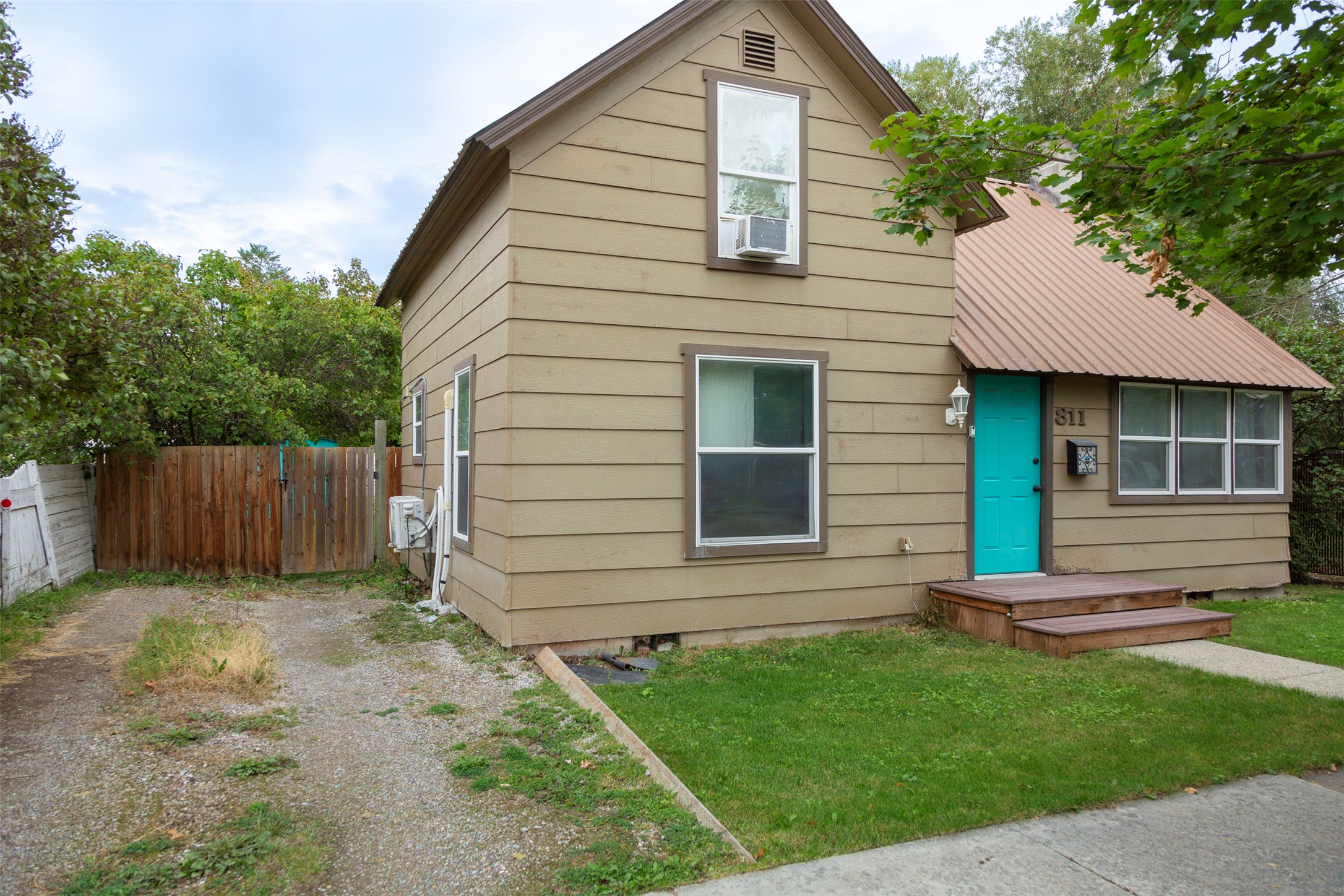 811 6th Avenue W Property Photo 1