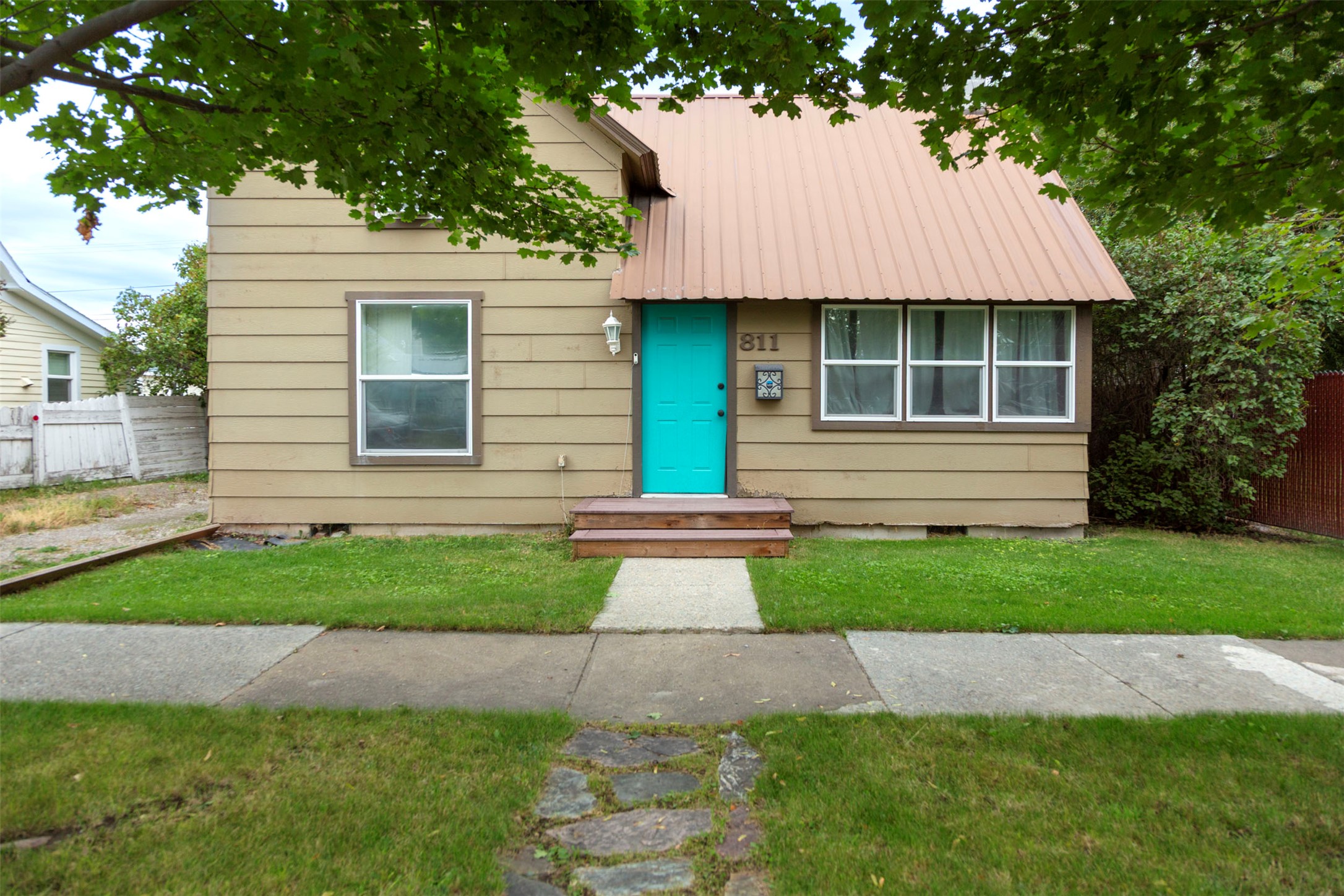 811 6th Avenue W Property Photo 3